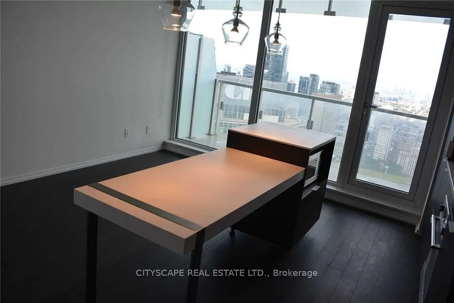 197 Yonge Street W, #11