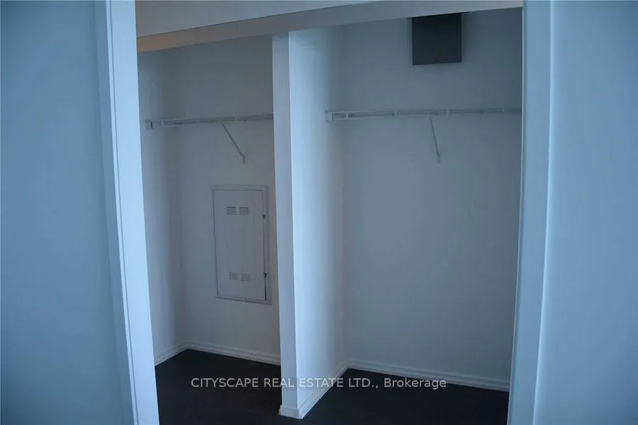 197 Yonge Street W, #11