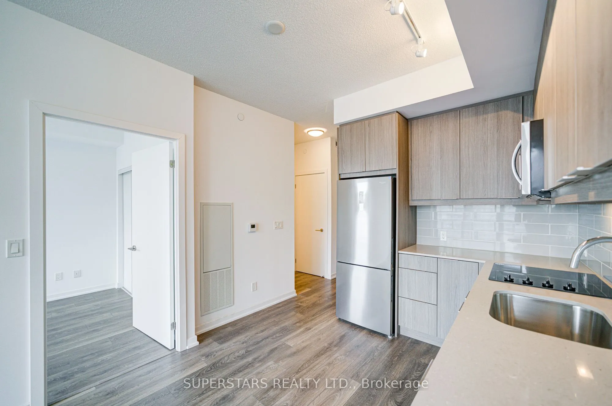 32 Forest Manor Road, #2104