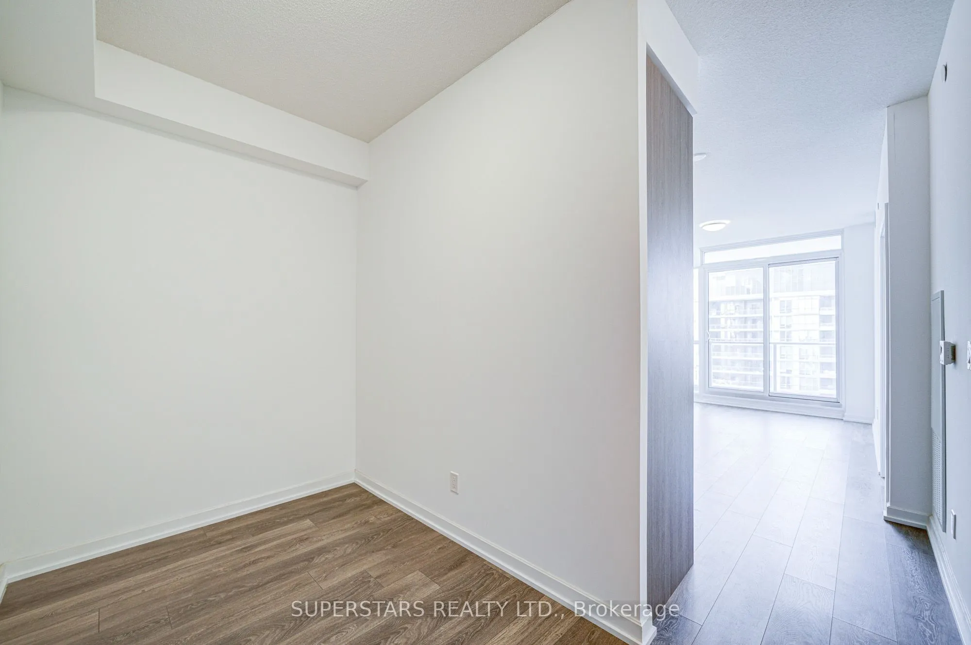 32 Forest Manor Road, #2104
