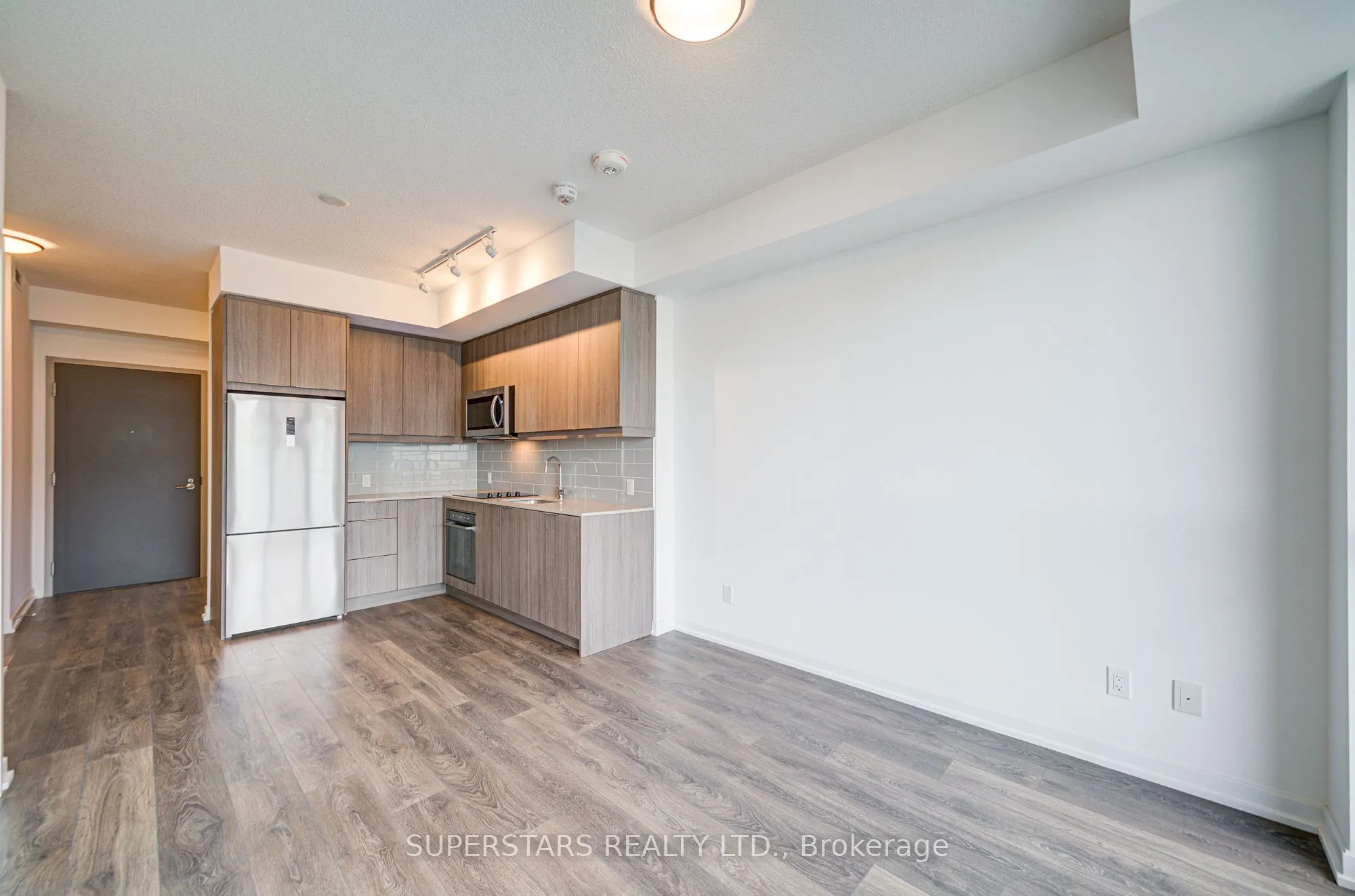32 Forest Manor Road, #2104