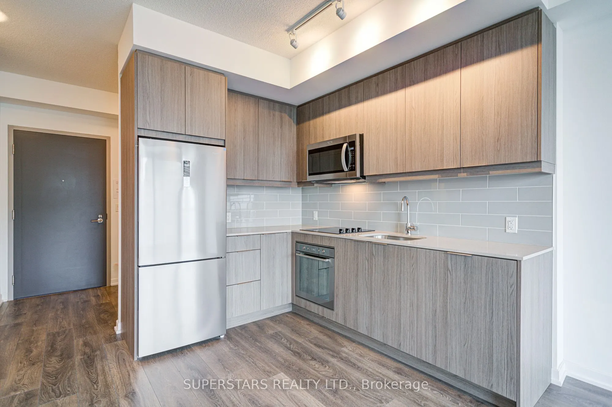 32 Forest Manor Road, #2104