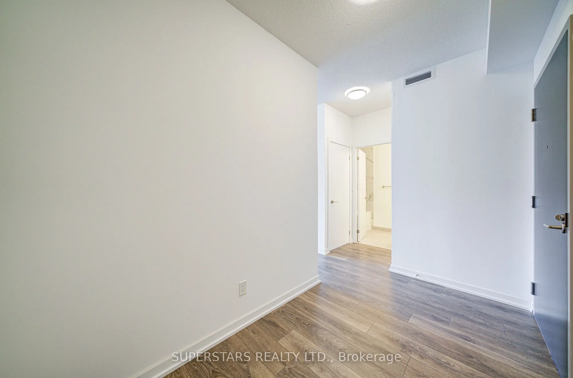 32 Forest Manor Road, #2104