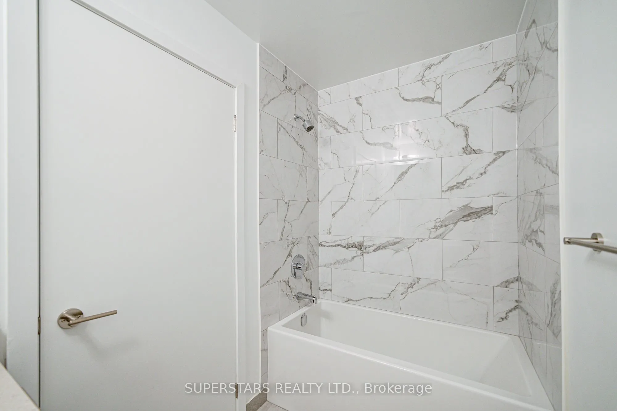 32 Forest Manor Road, #2104