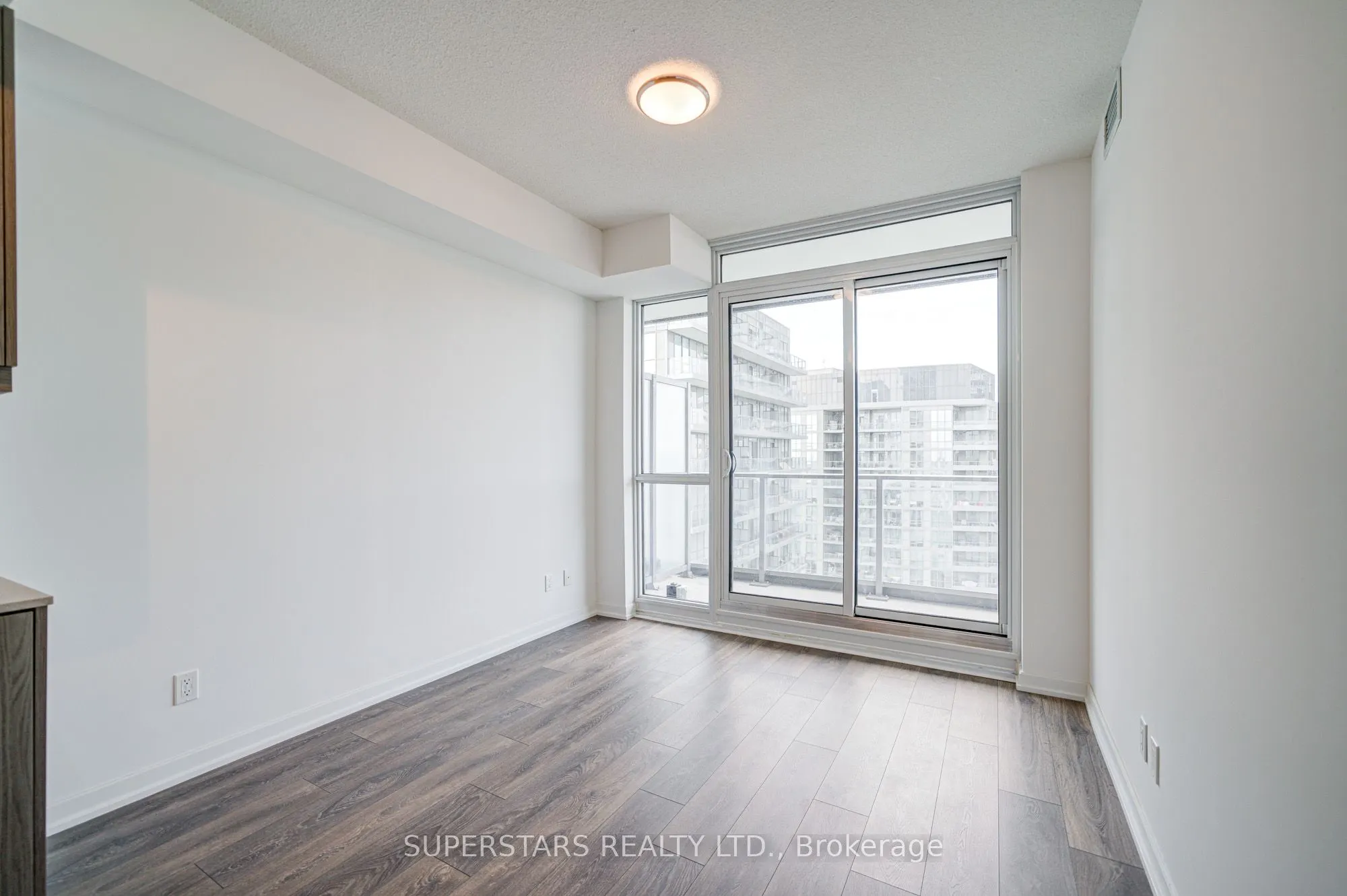 32 Forest Manor Road, #2104