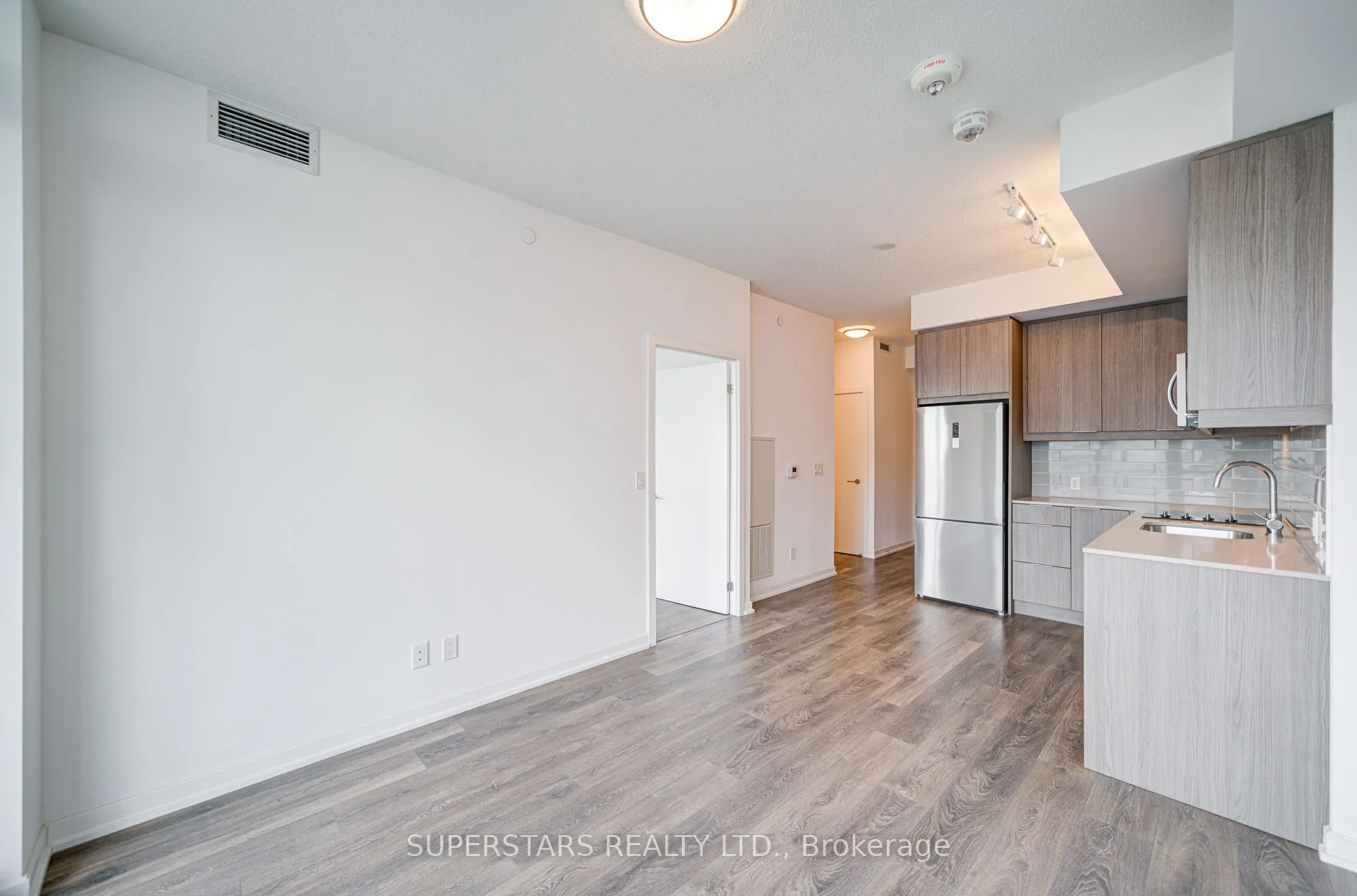 32 Forest Manor Road, #2104