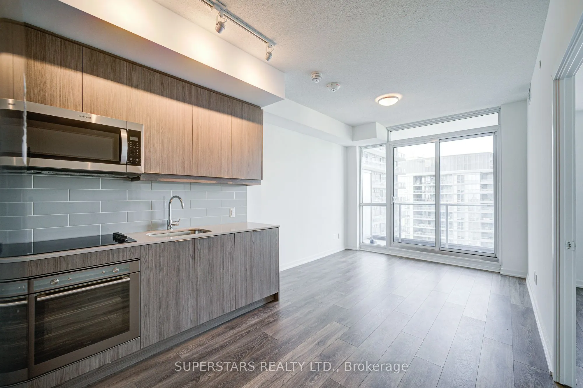 32 Forest Manor Road, #2104