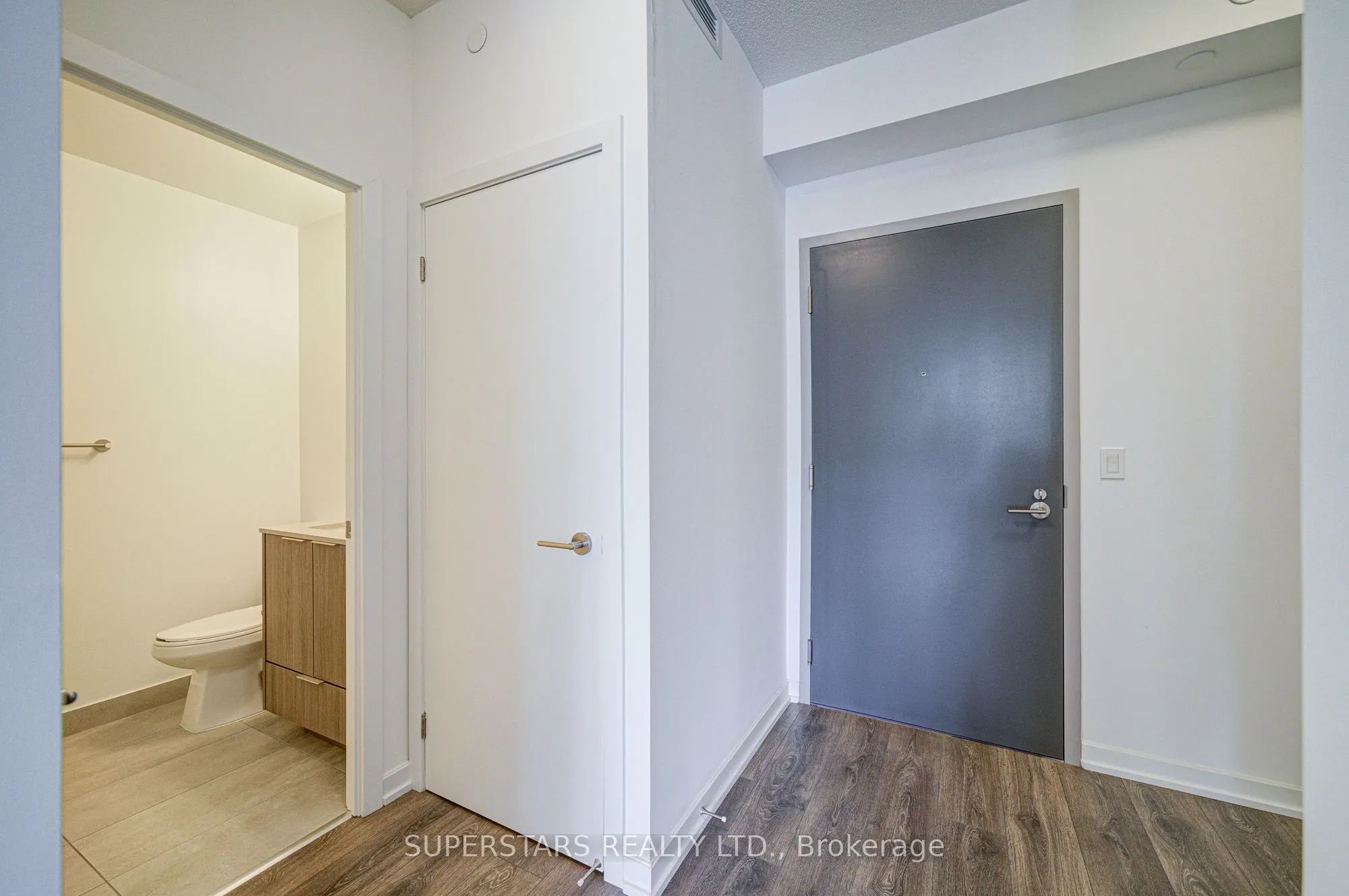 32 Forest Manor Road, #2104