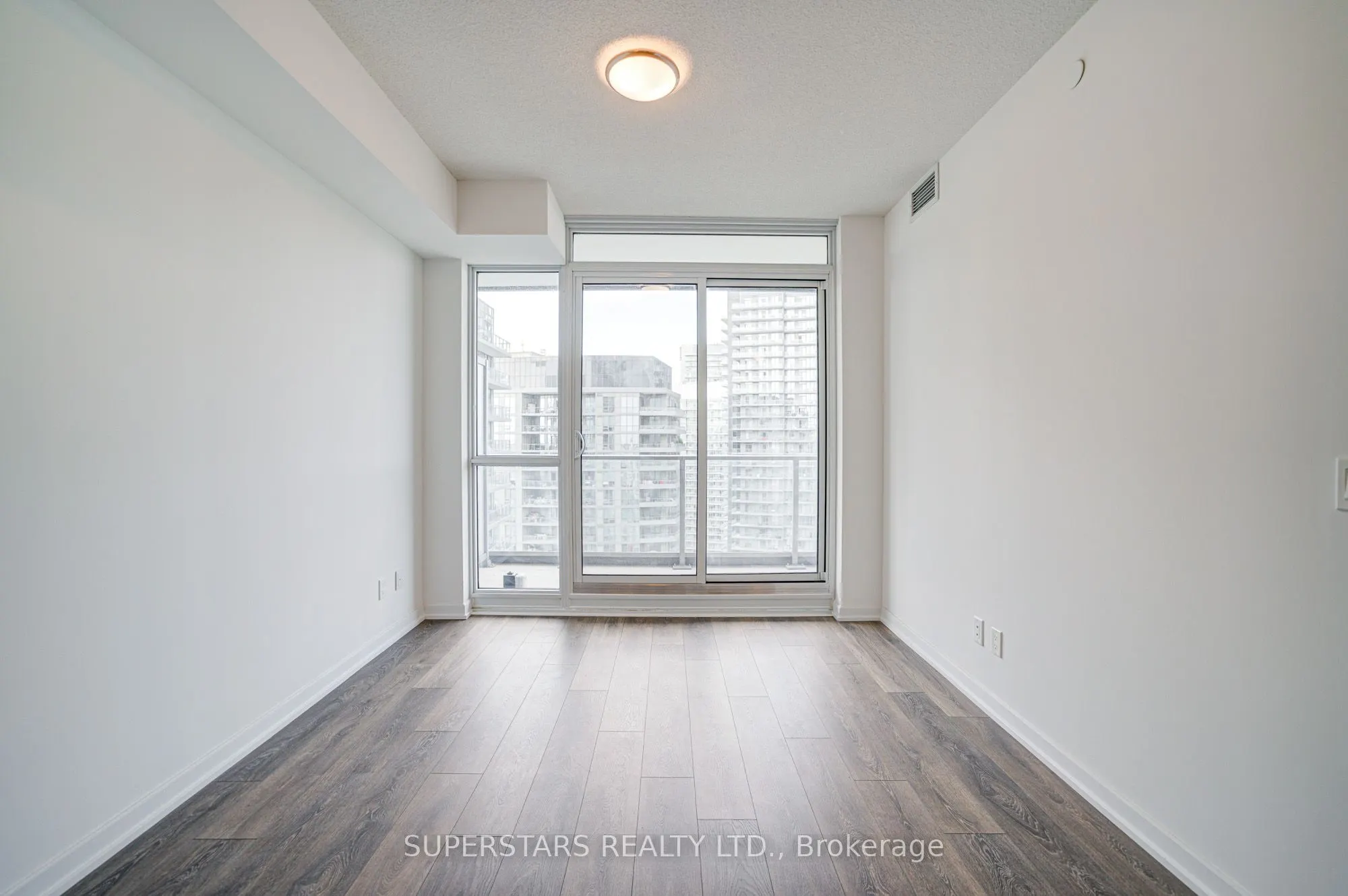 32 Forest Manor Road, #2104