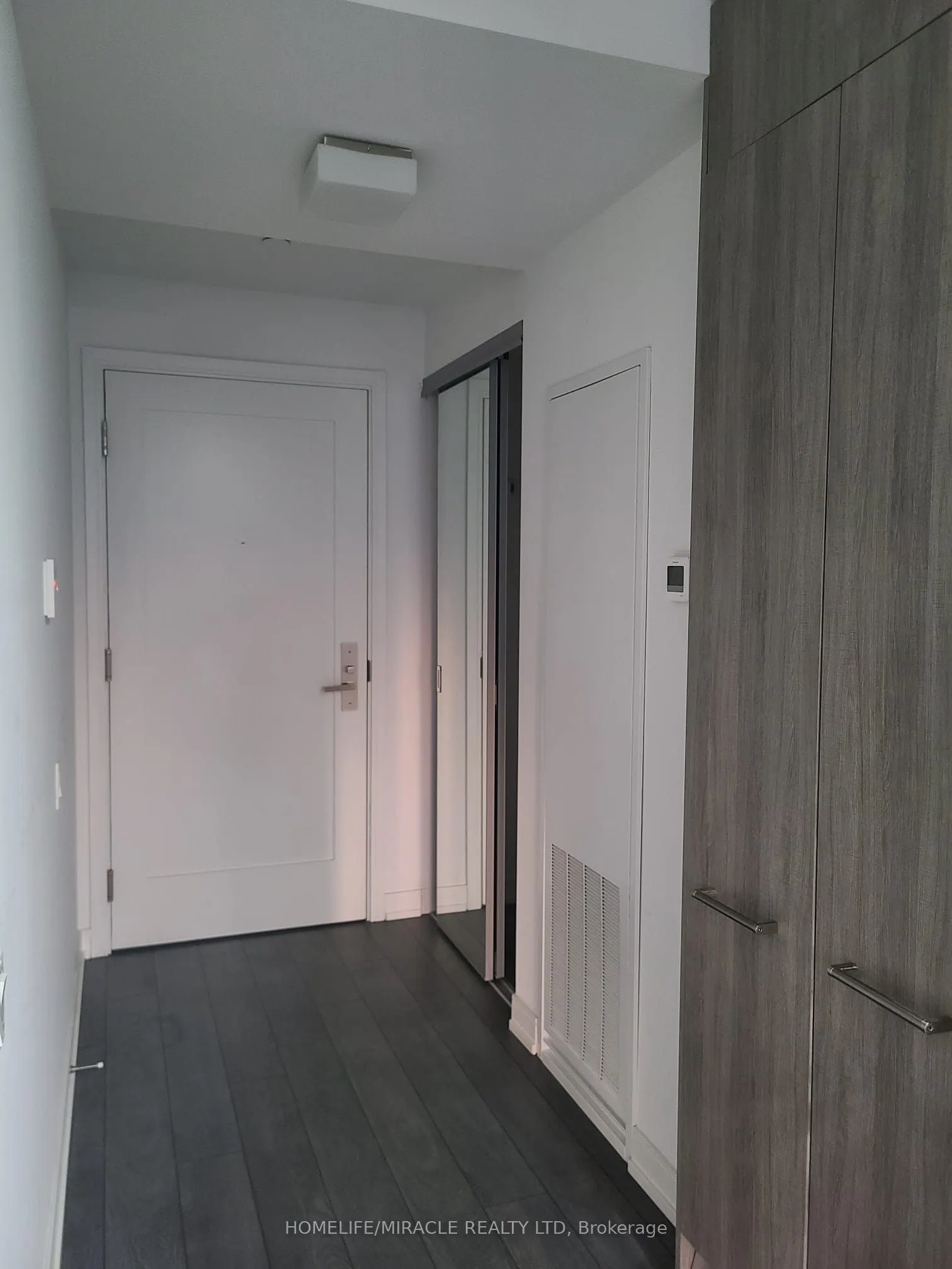 28 Wellesley Street E, #2701