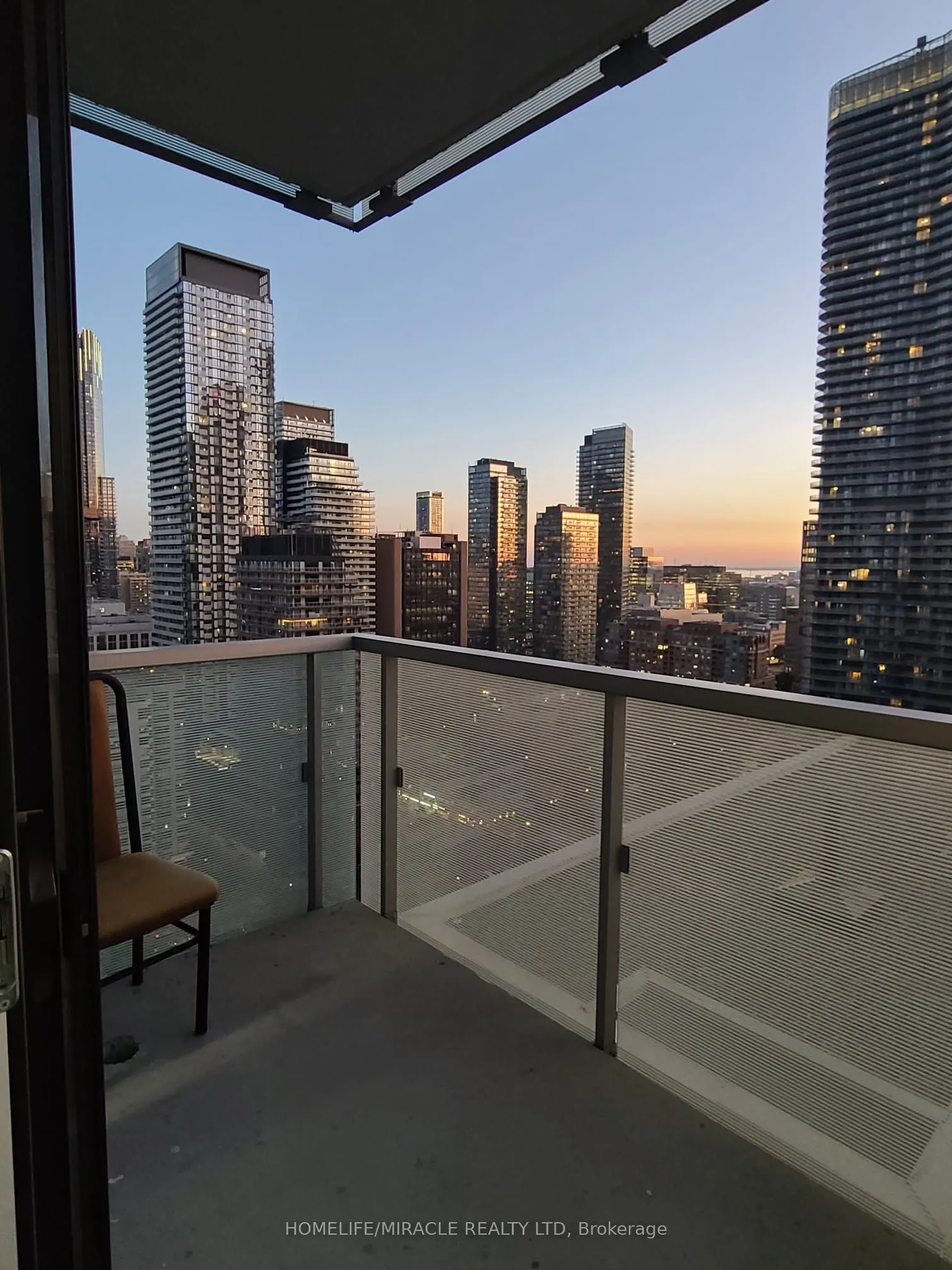 28 Wellesley Street E, #2701