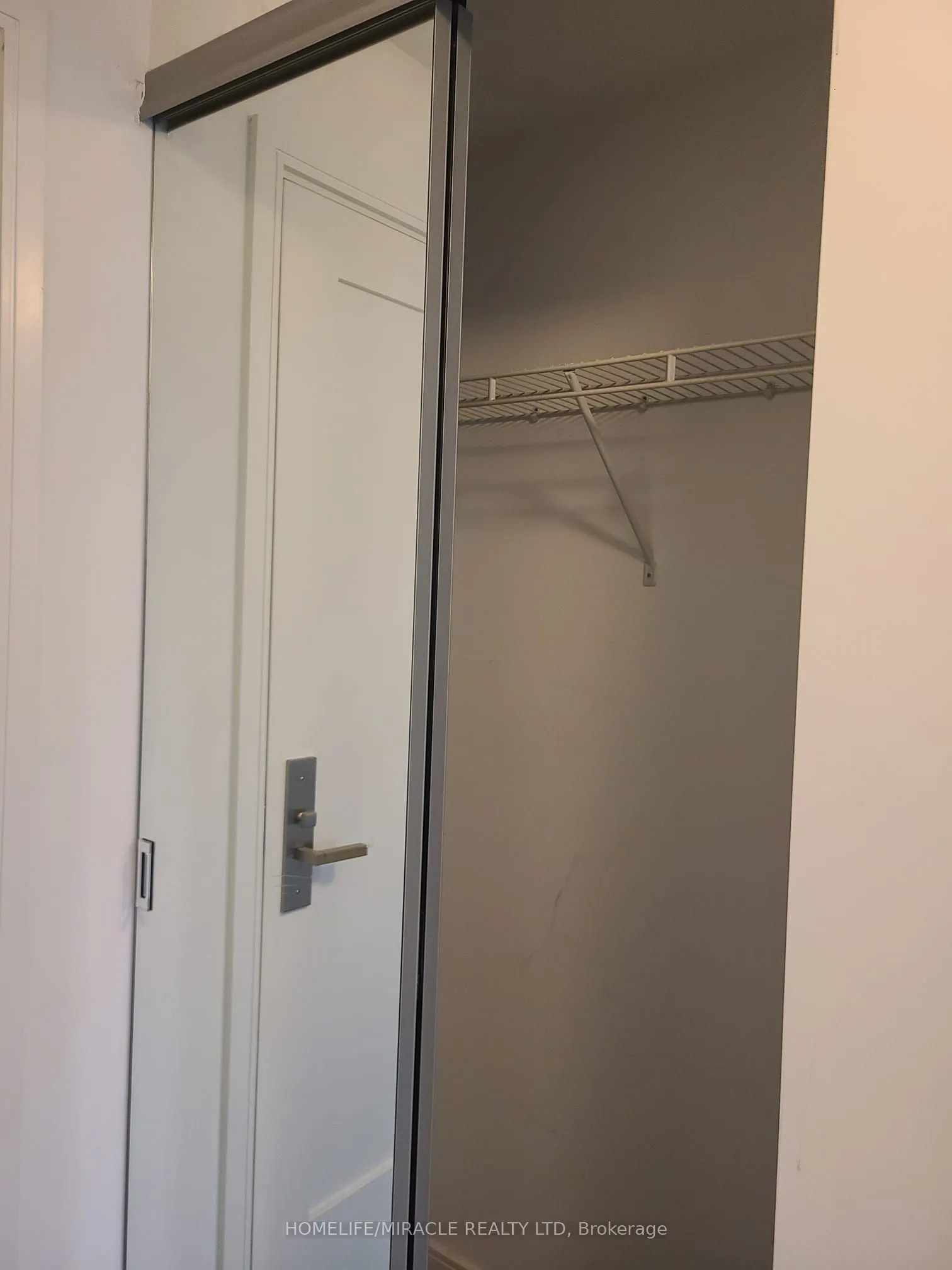 28 Wellesley Street E, #2701