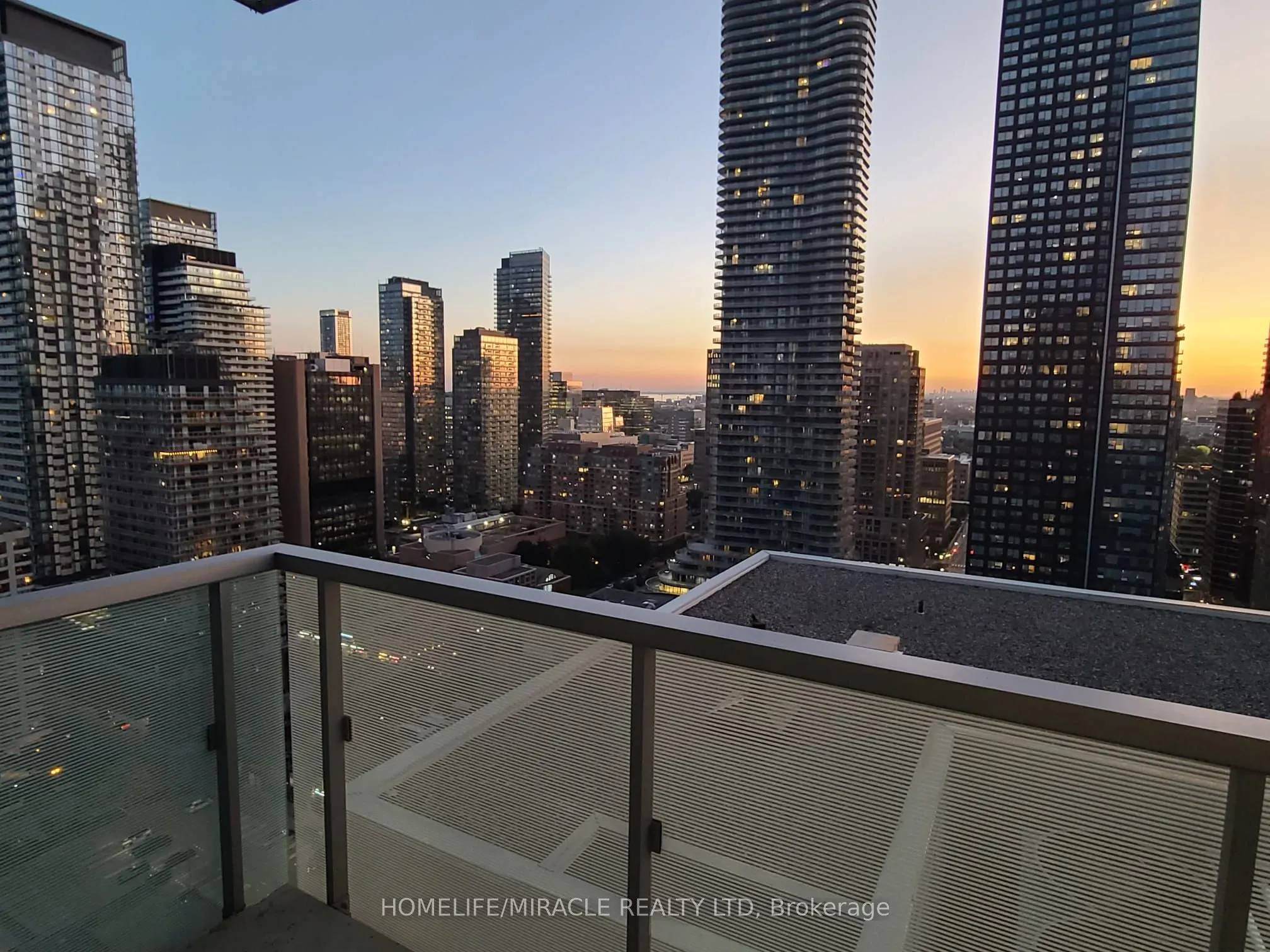 28 Wellesley Street E, #2701