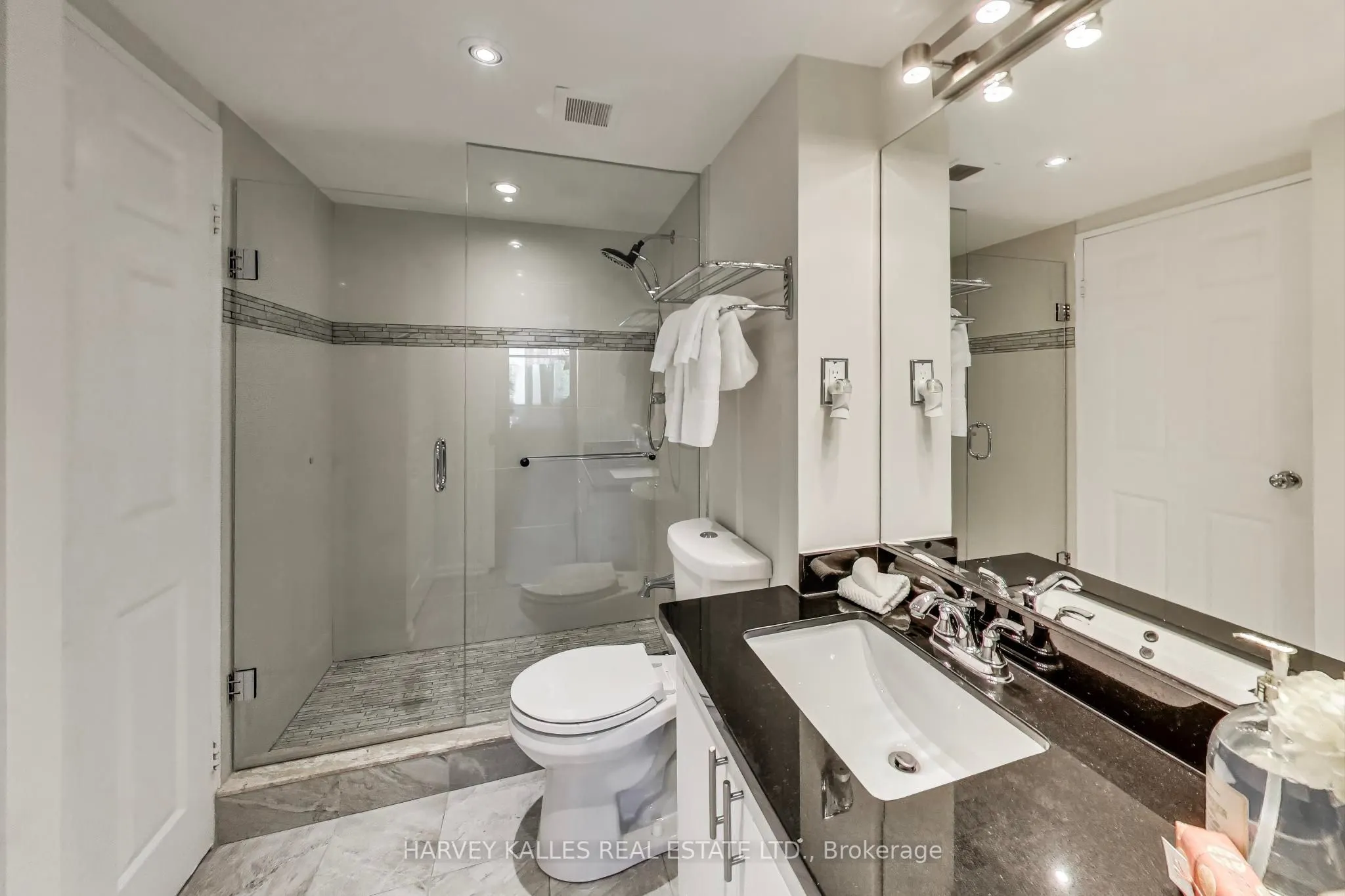 1555 Finch Avenue E, #309