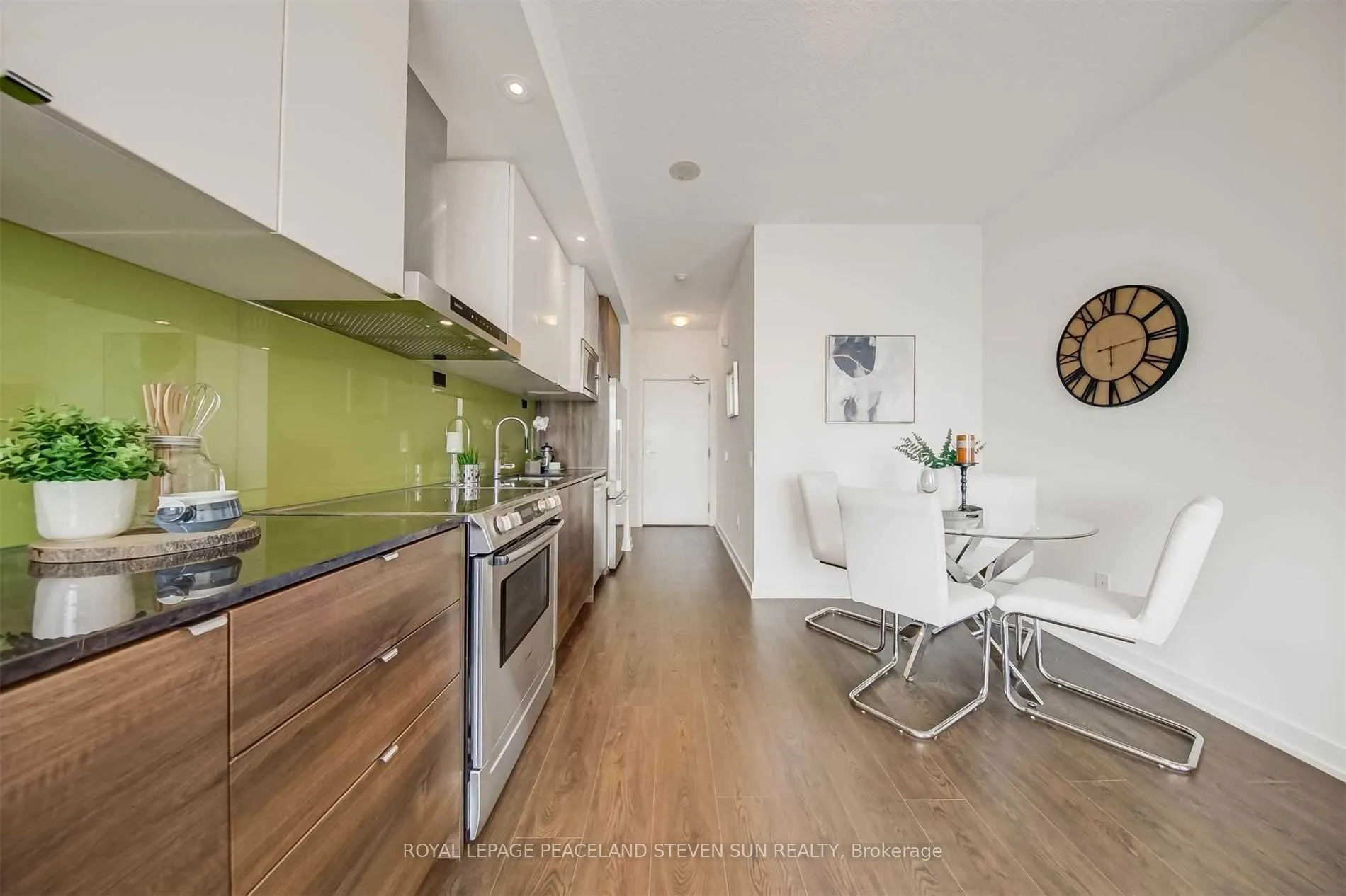 121 Mcmahon Drive, #3306