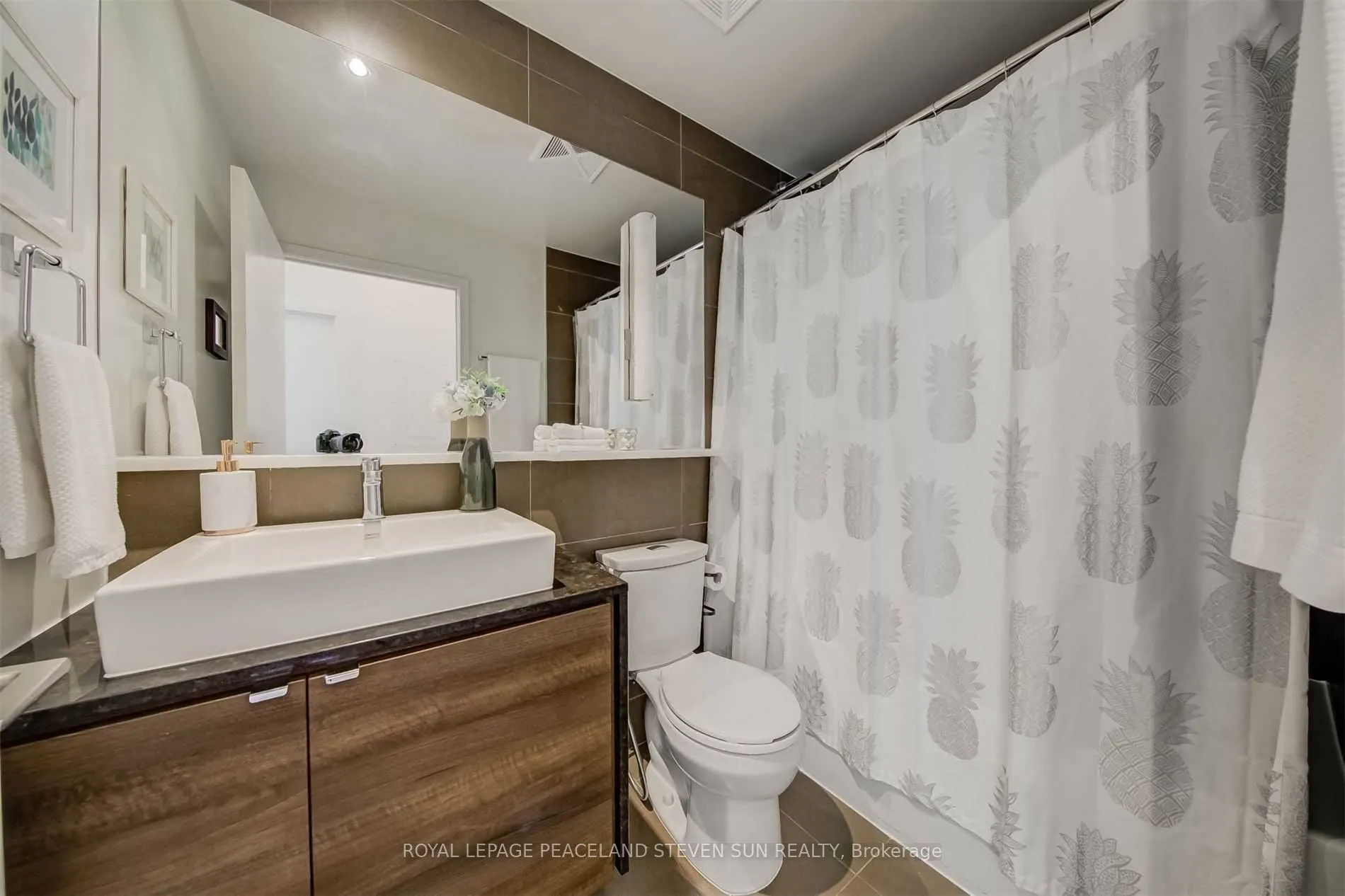 121 Mcmahon Drive, #3306