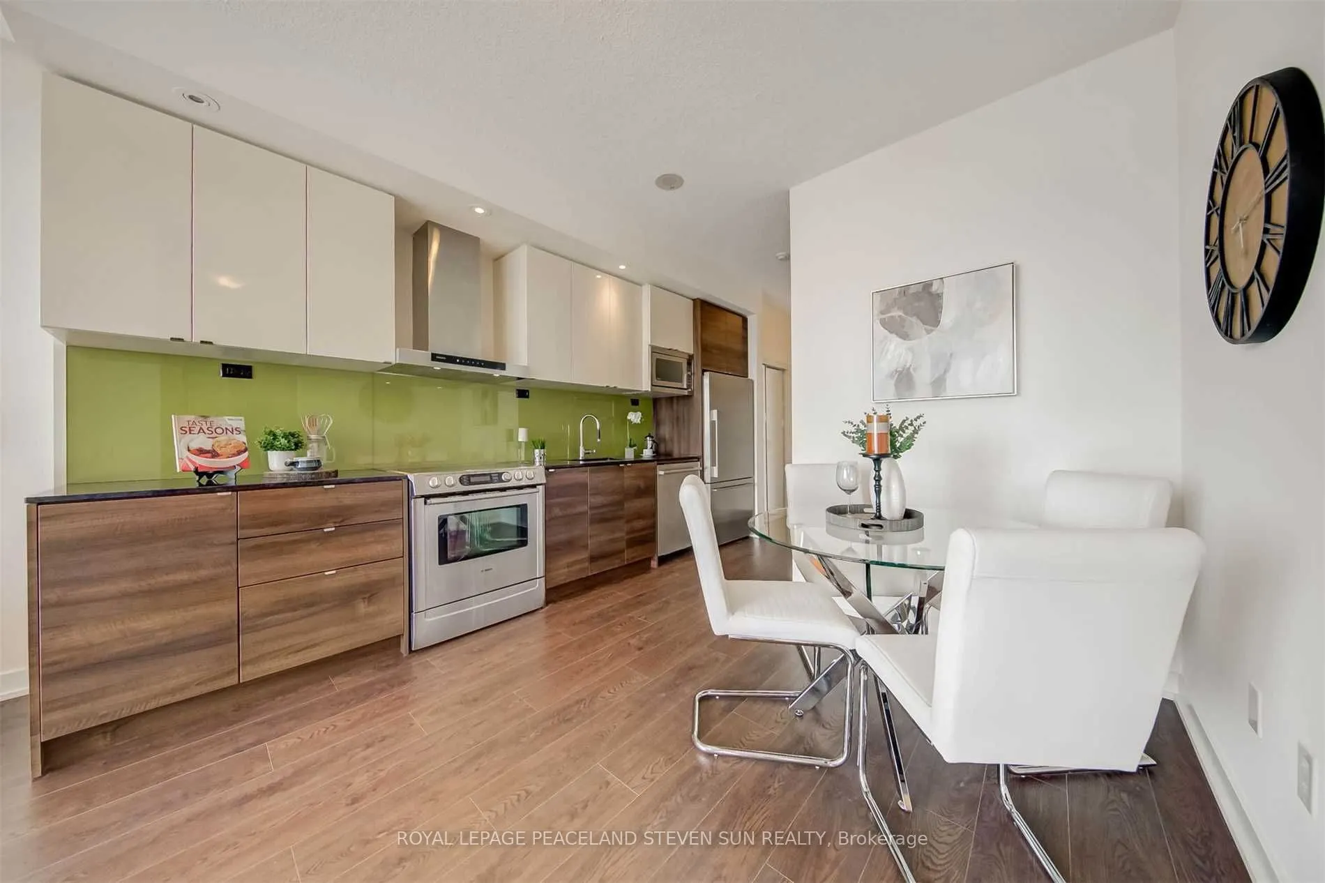 121 Mcmahon Drive, #3306