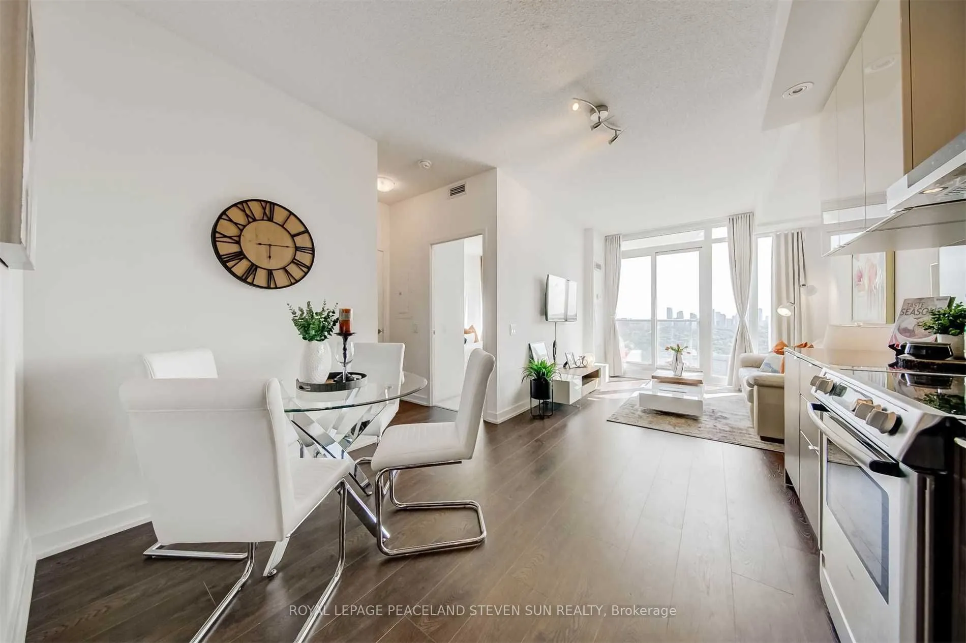121 Mcmahon Drive, #3306