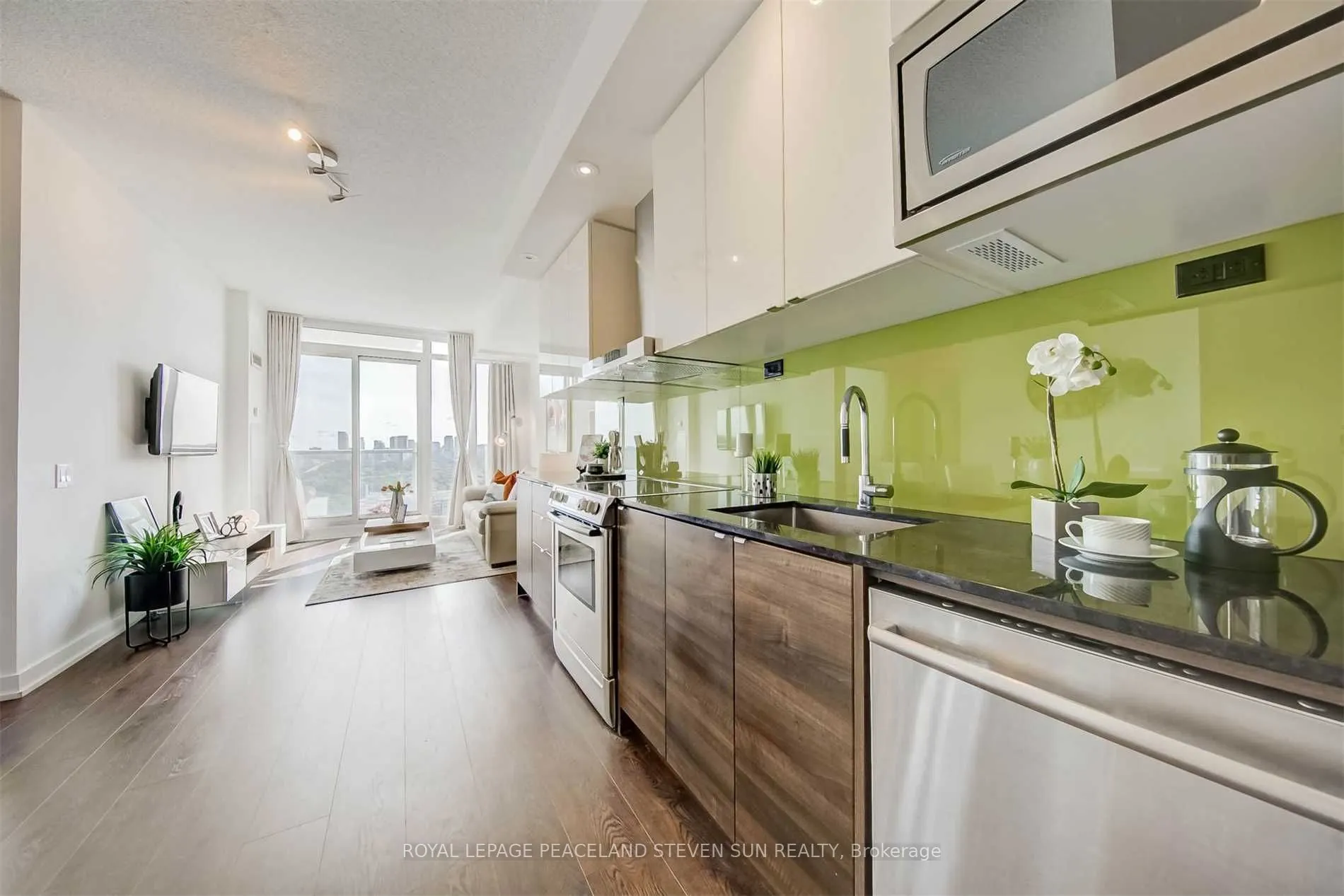 121 Mcmahon Drive, #3306