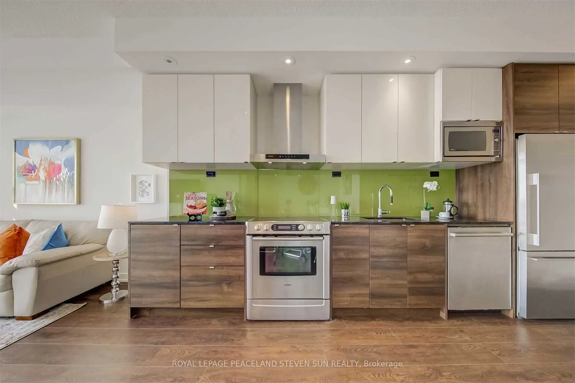121 Mcmahon Drive, #3306