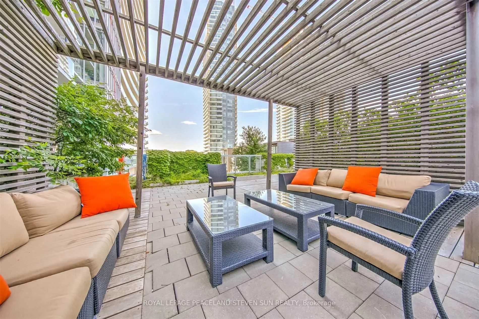 121 Mcmahon Drive, #3306