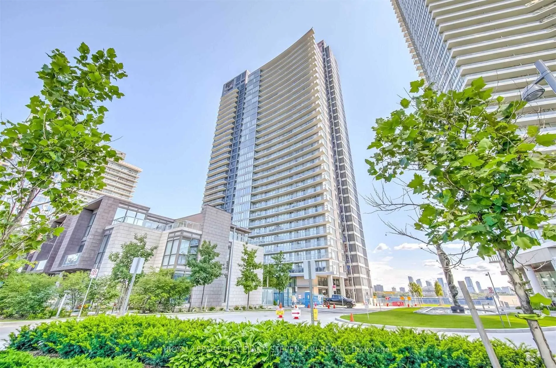 121 Mcmahon Drive, #3306