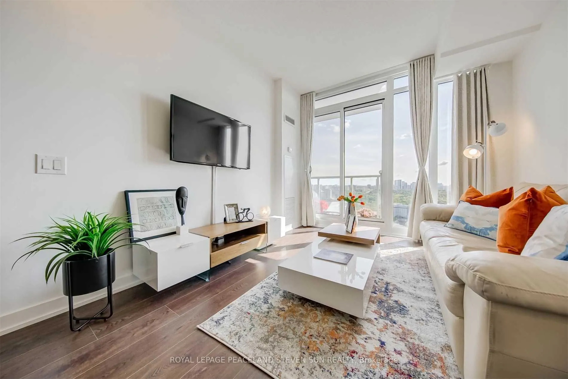 121 Mcmahon Drive, #3306