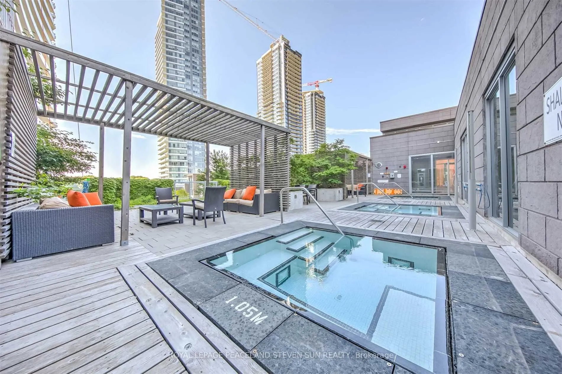 121 Mcmahon Drive, #3306