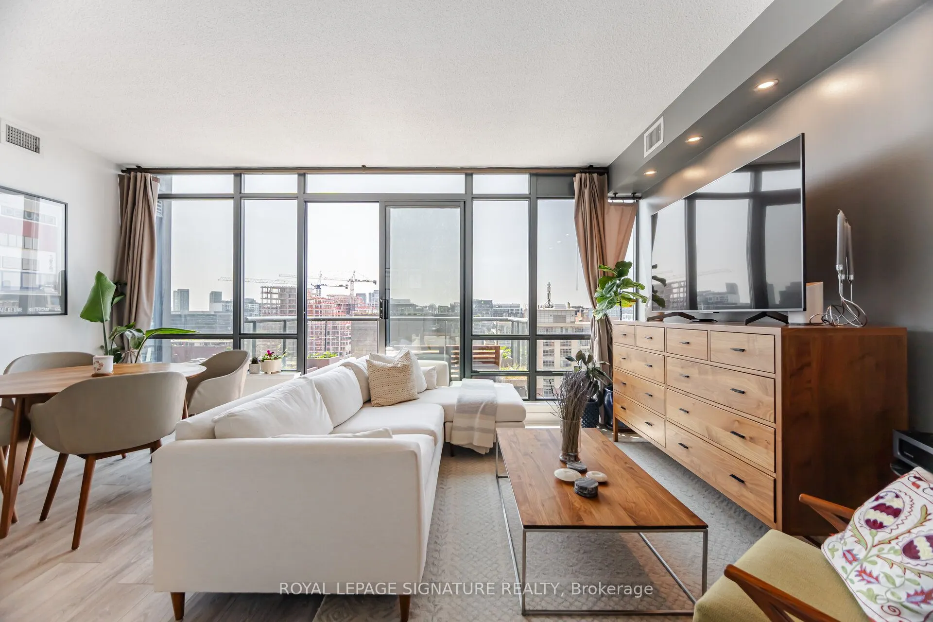 438 King Street W, #1405