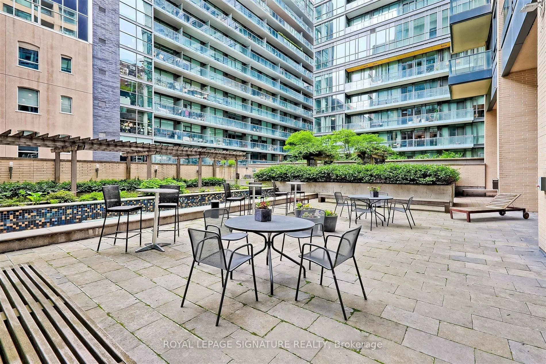 438 King Street W, #1405