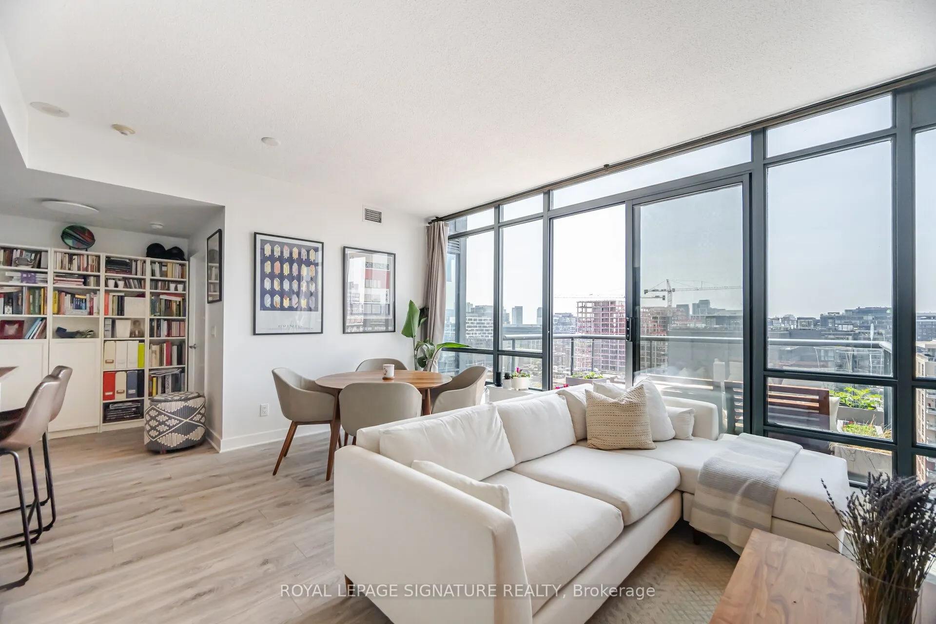 438 King Street W, #1405