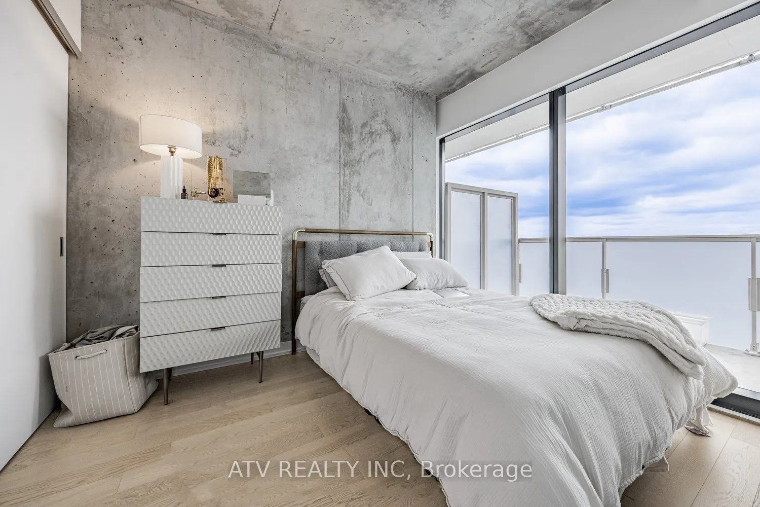 11 Charlotte Street, #1504