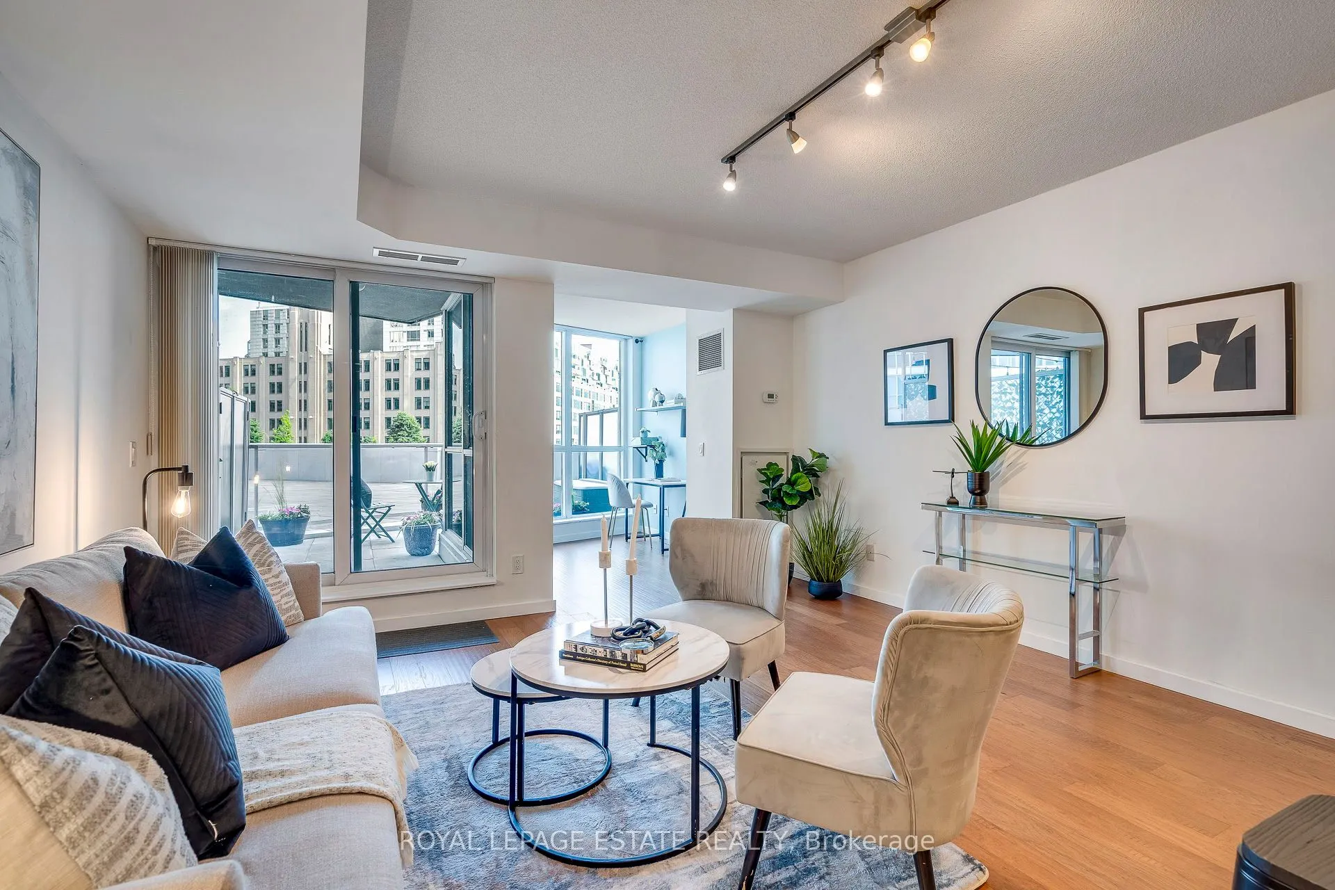 218 Queens Quay W, #402