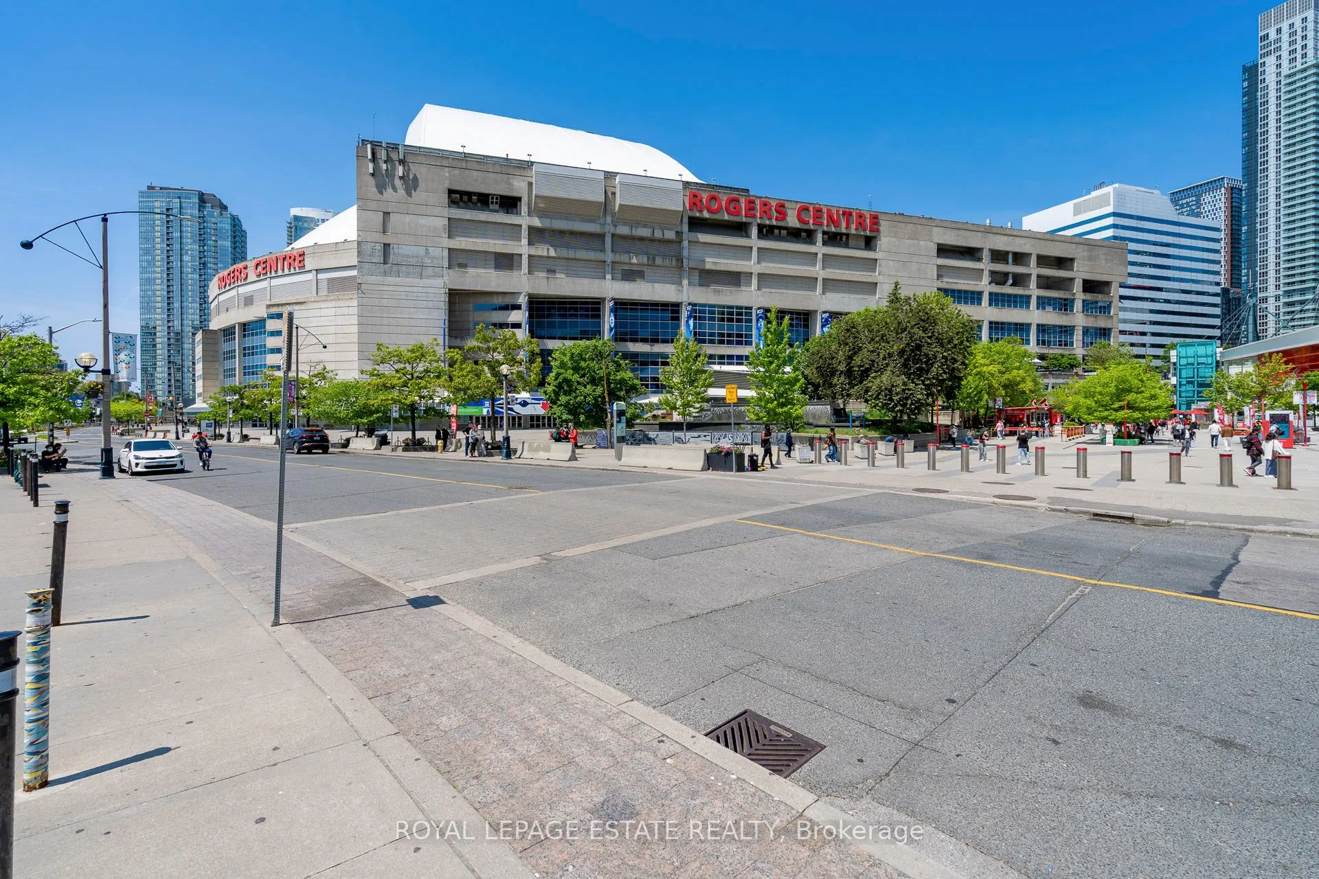 218 Queens Quay W, #402