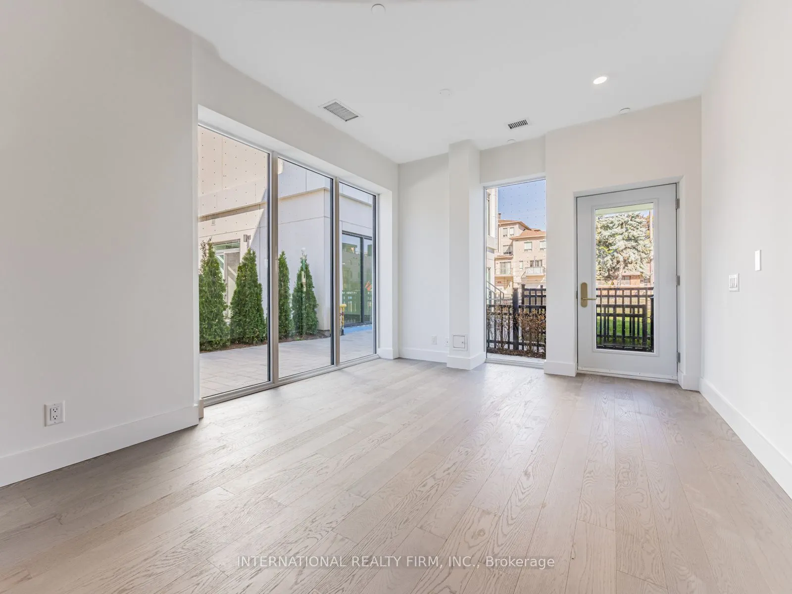 20 Dervock Crescent NW, #TH-06