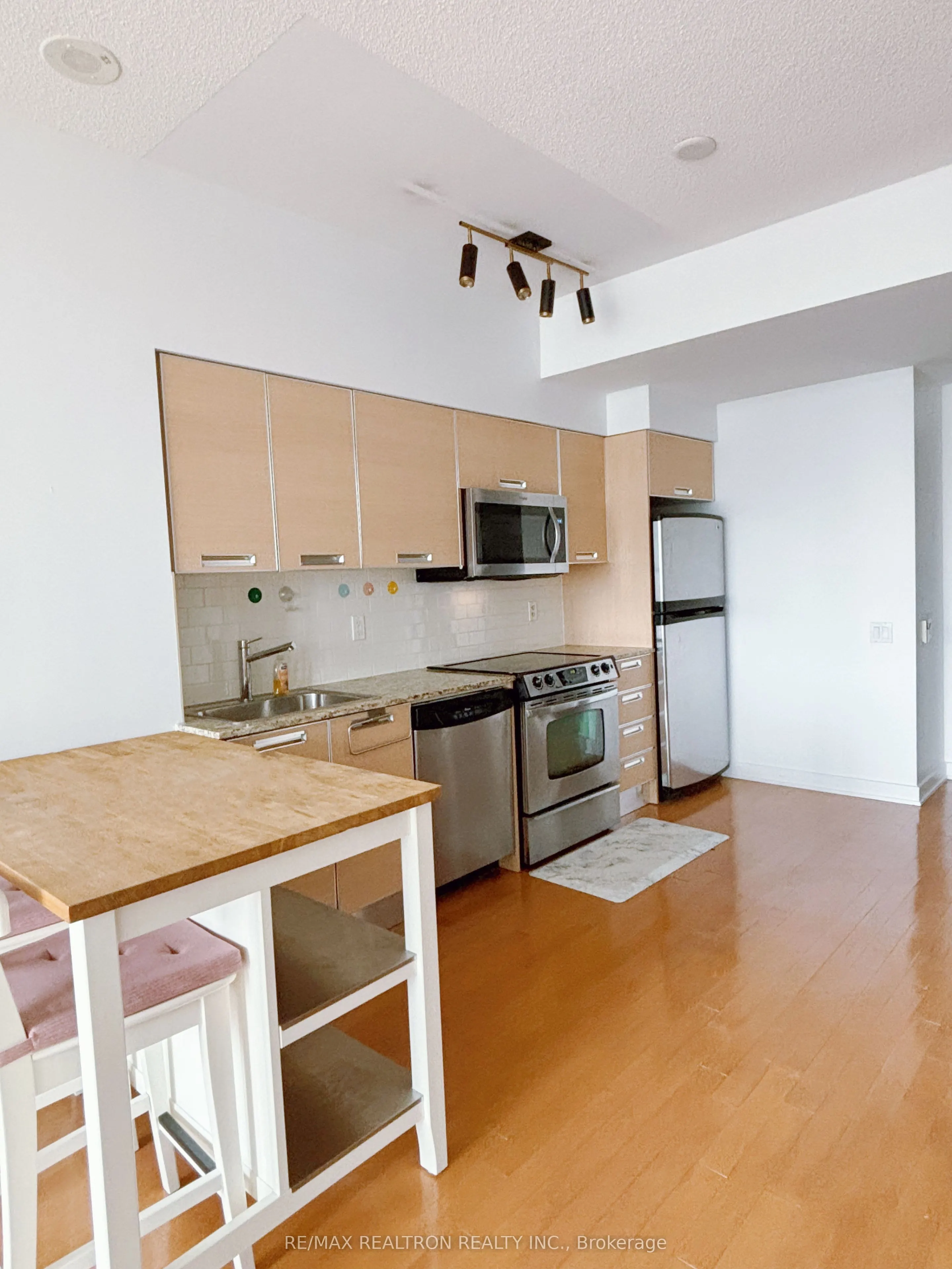 33 Charles Street E, #2006