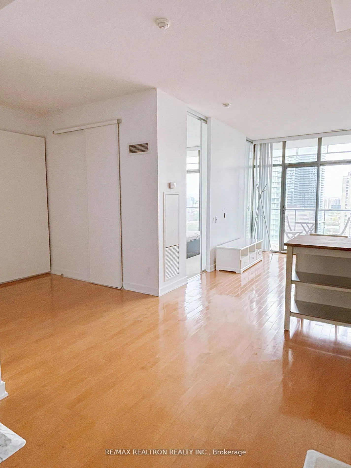 33 Charles Street E, #2006