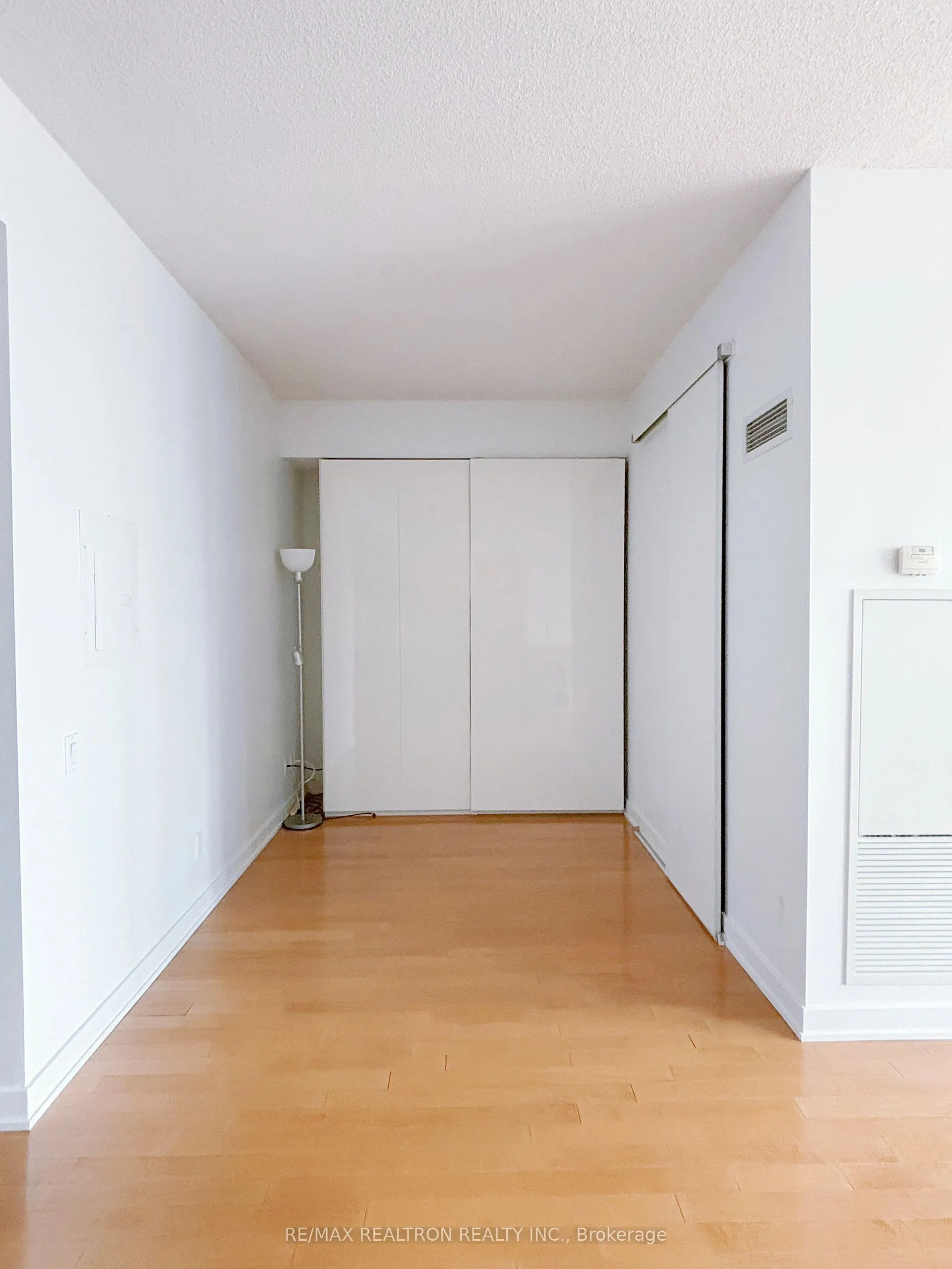 33 Charles Street E, #2006