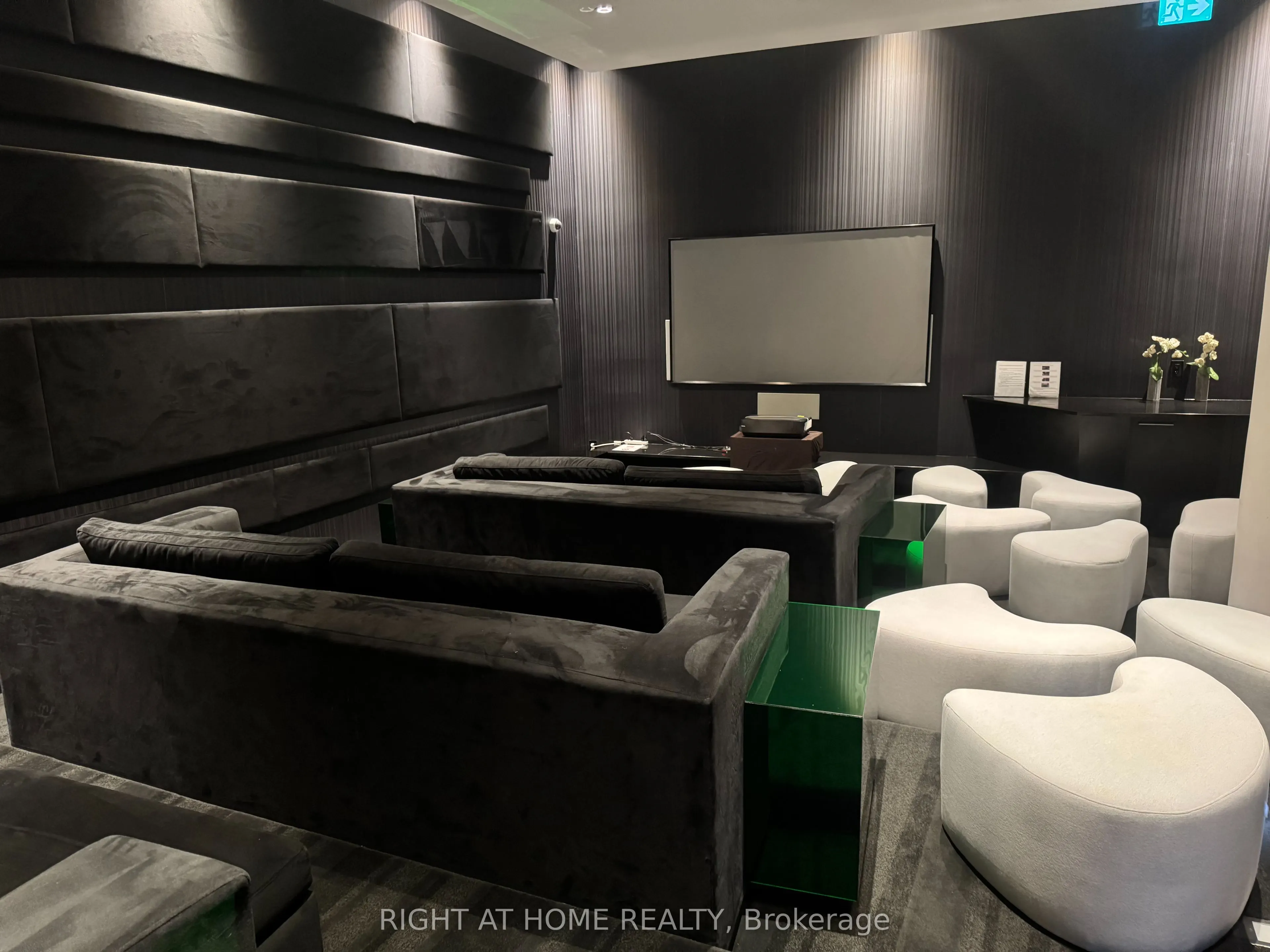 352 Front Street W, #1812