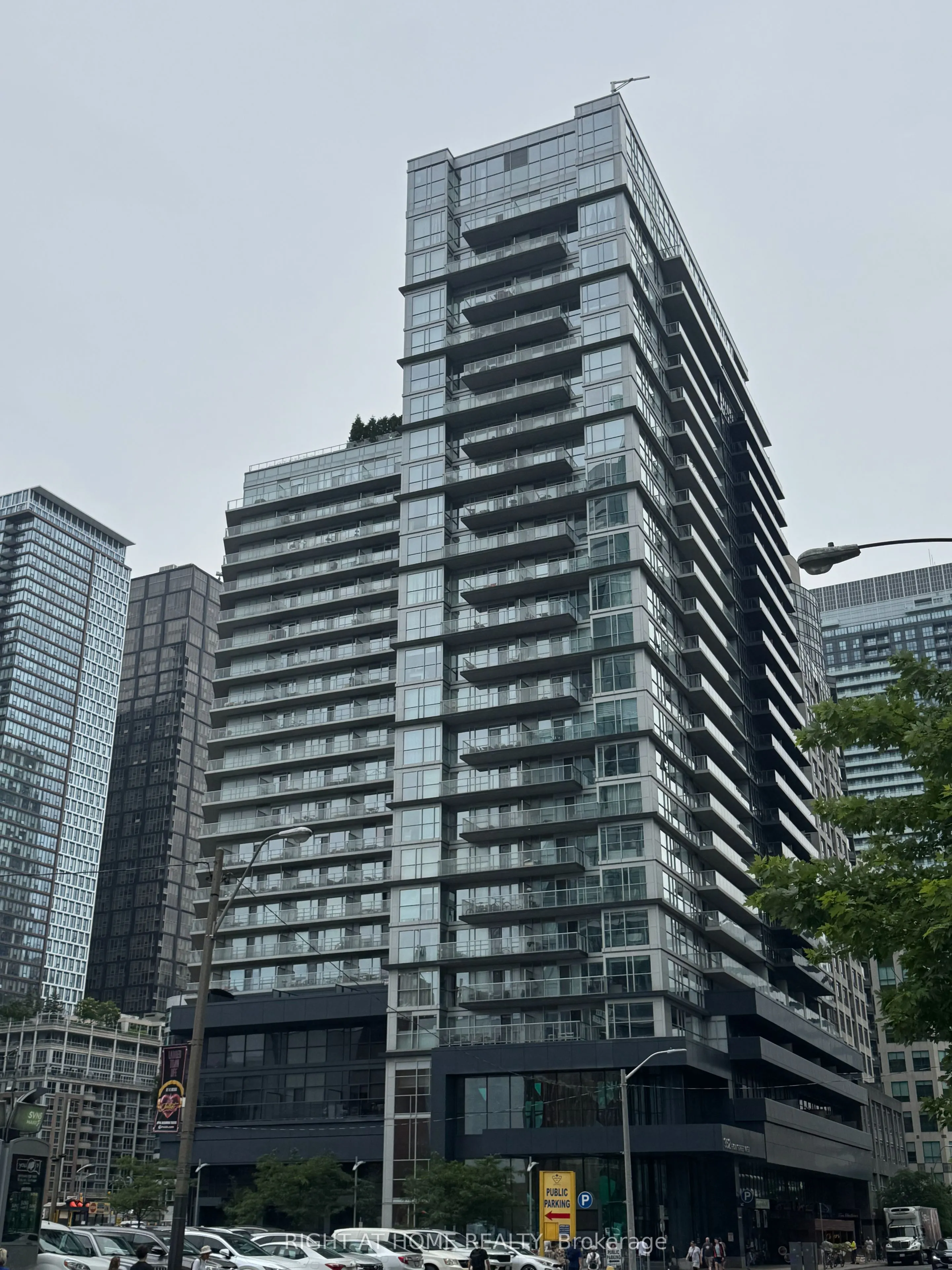 352 Front Street W, #1812