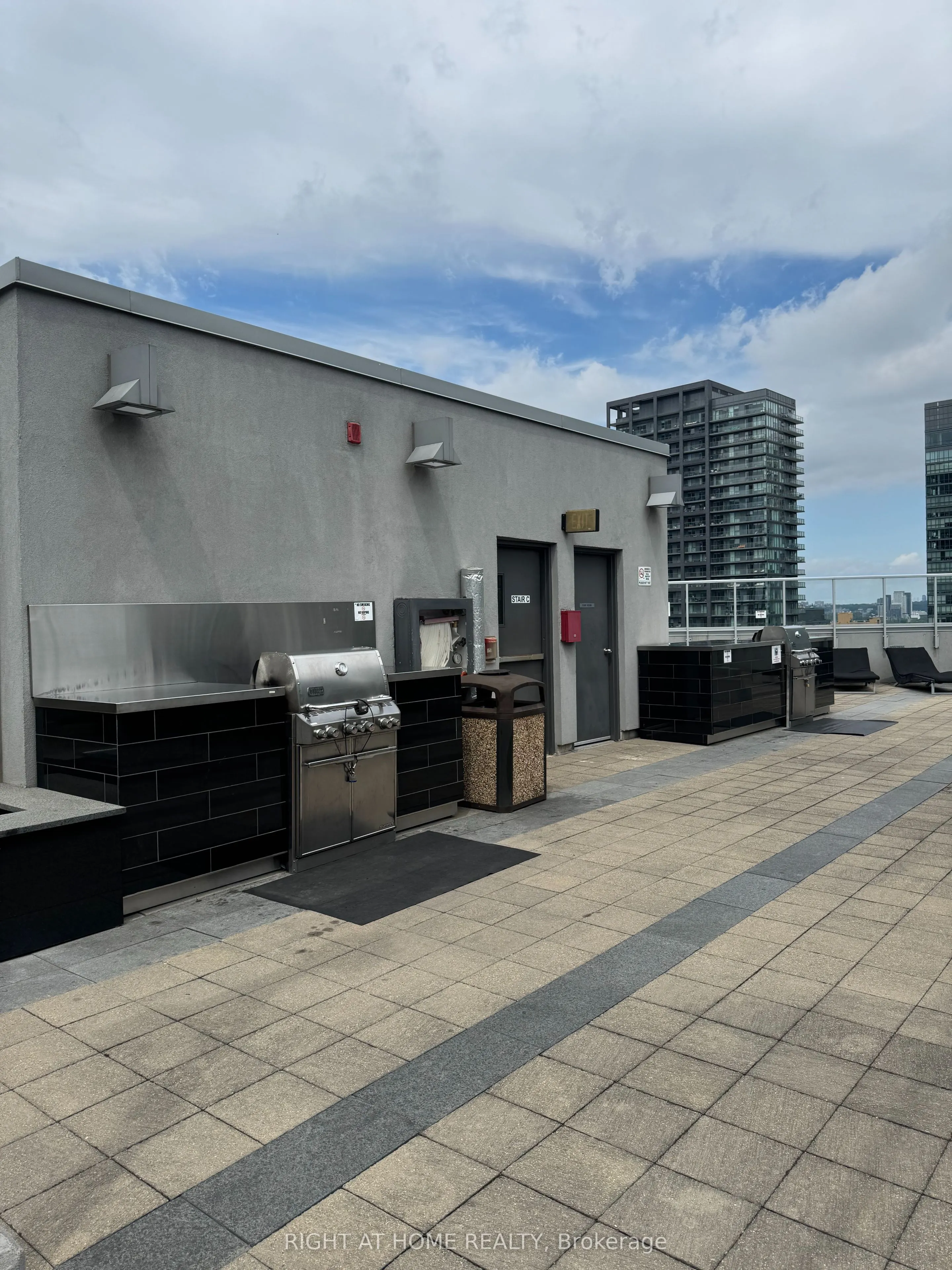 352 Front Street W, #1812