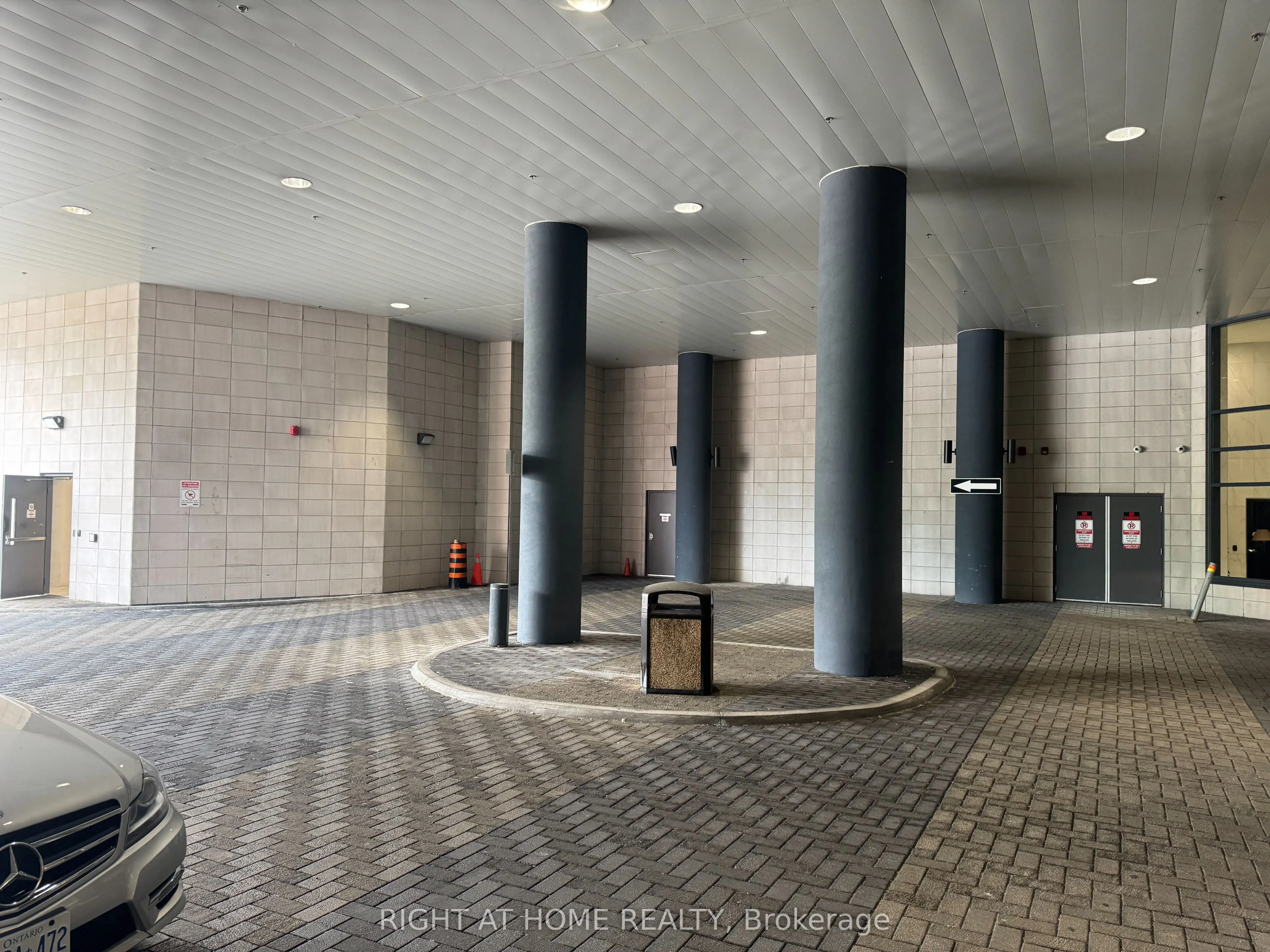 352 Front Street W, #1812
