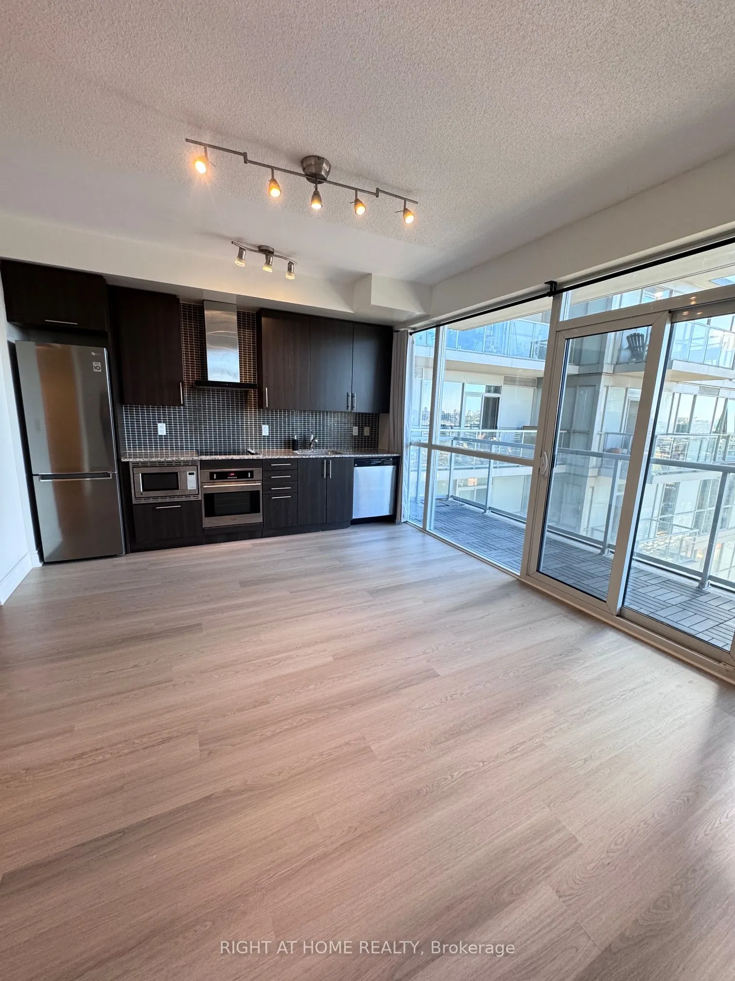 352 Front Street W, #1812
