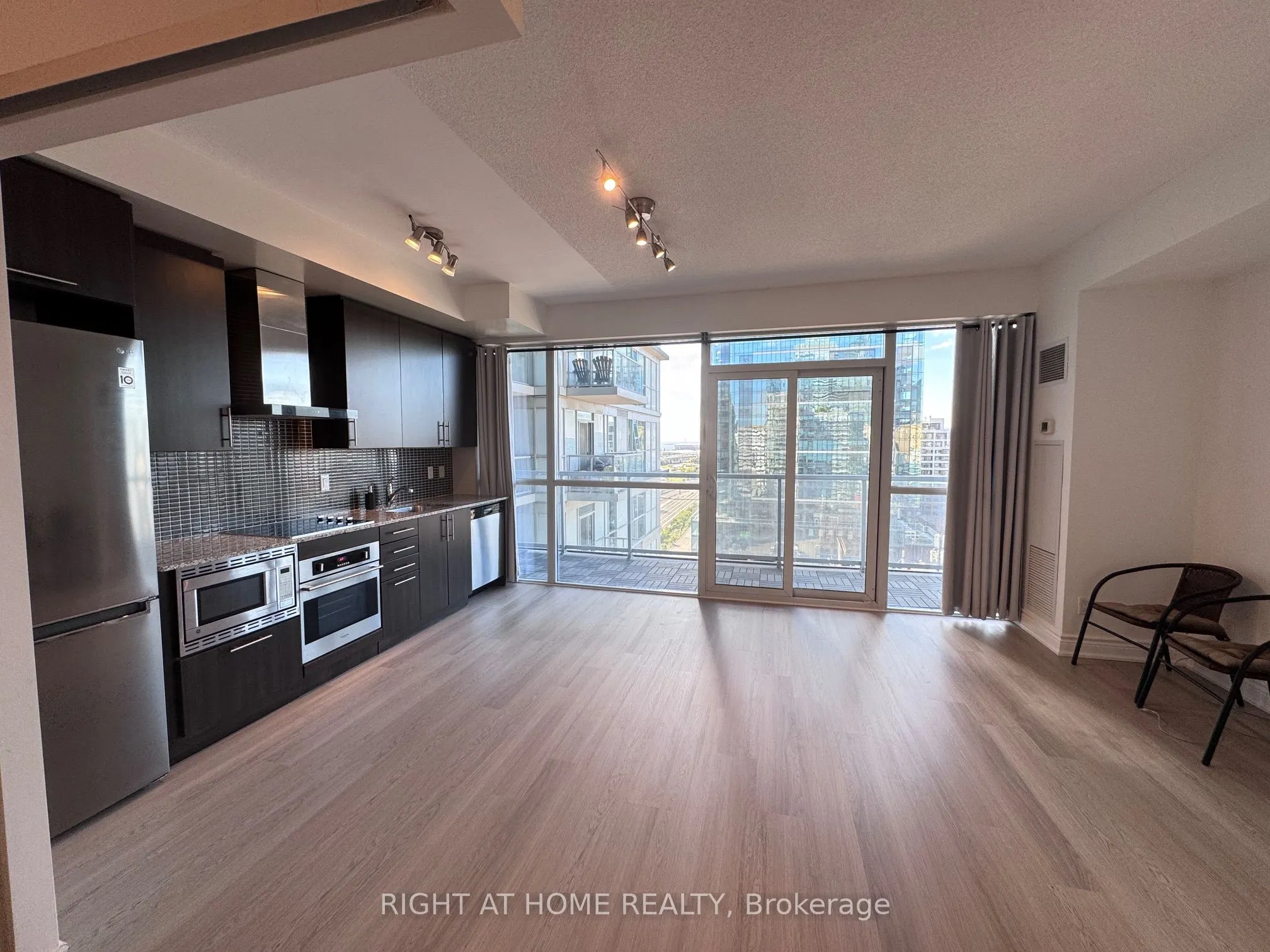 352 Front Street W, #1812