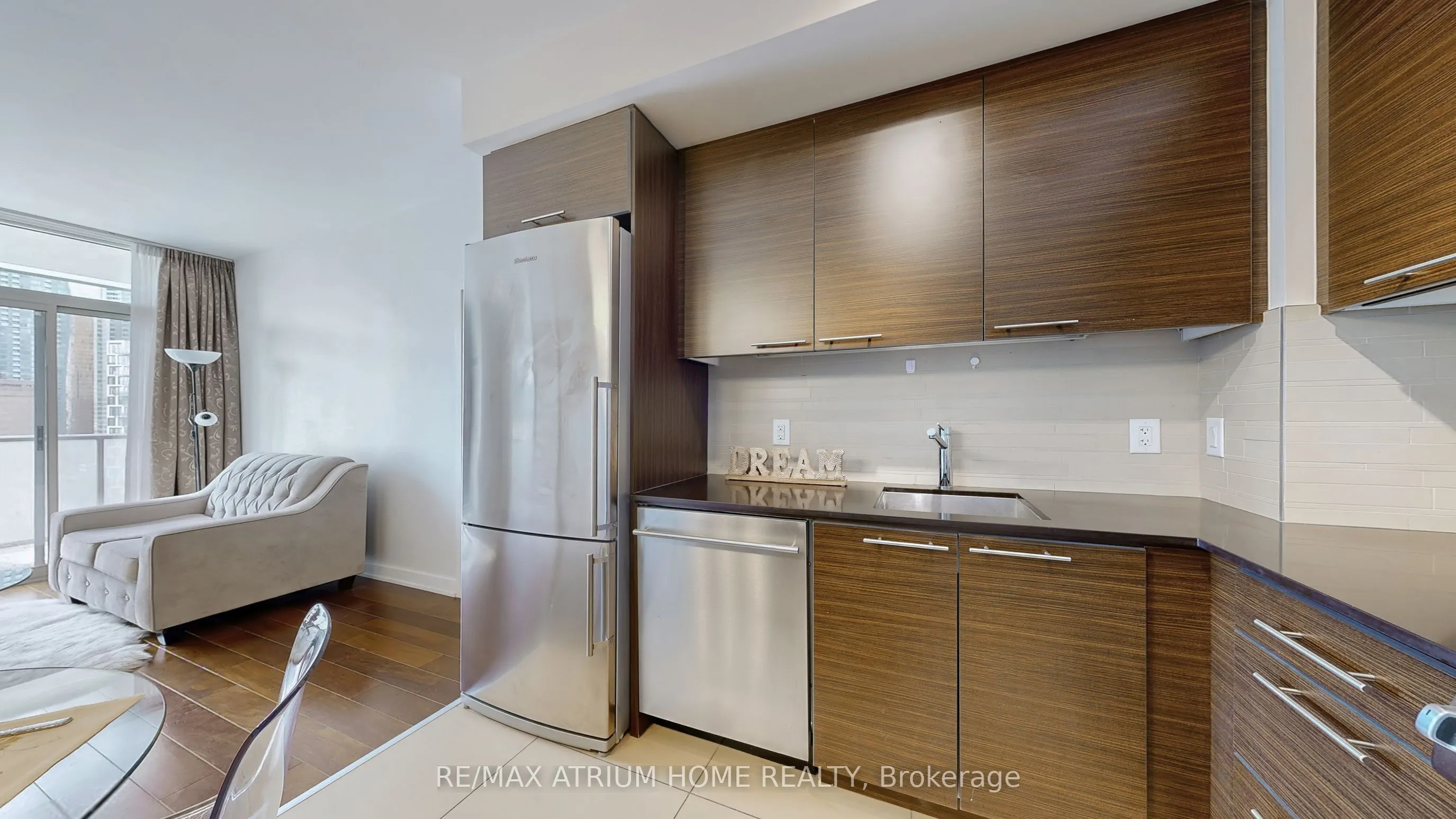 1 Market Street, #2213