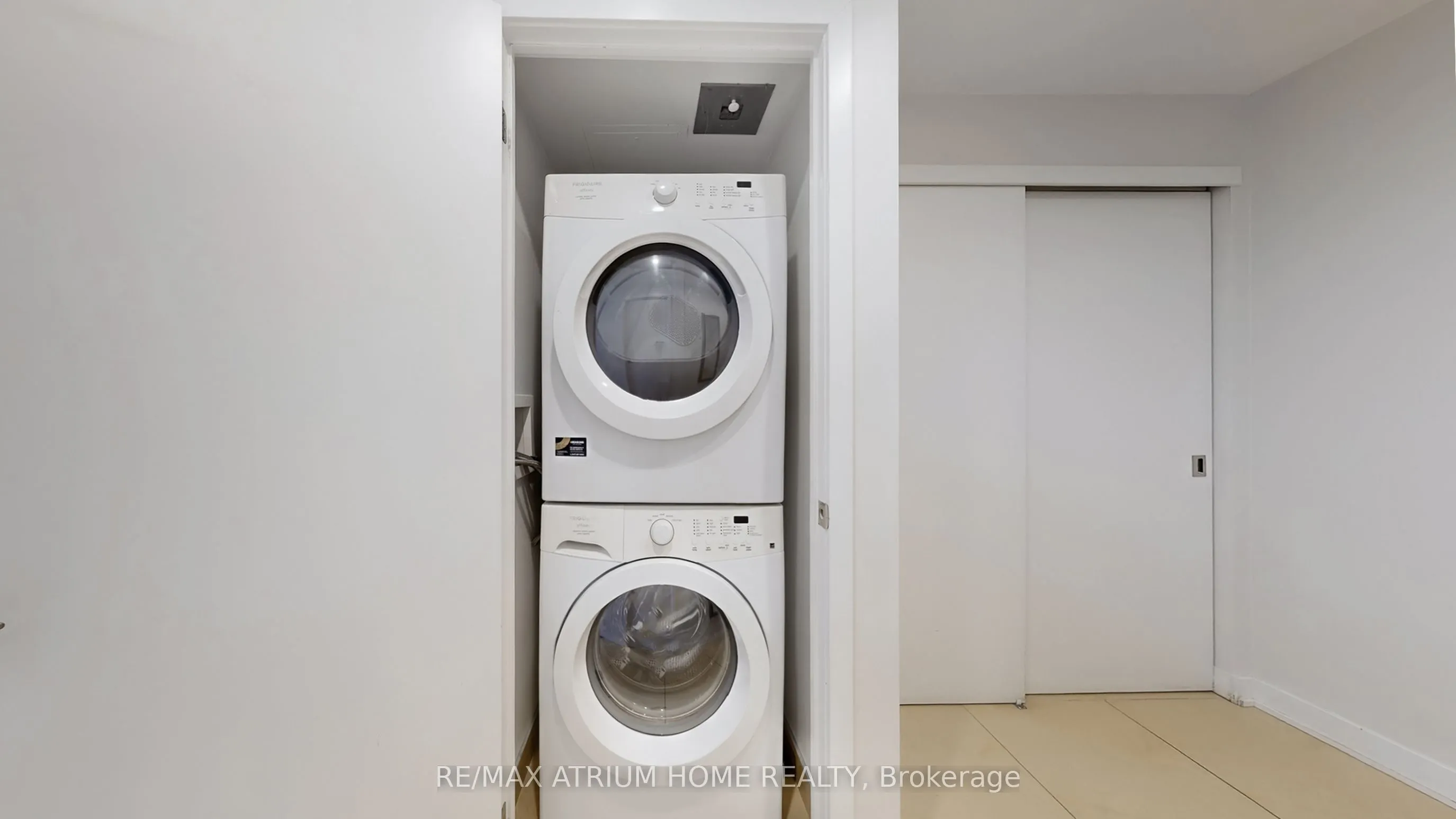 1 Market Street, #2213