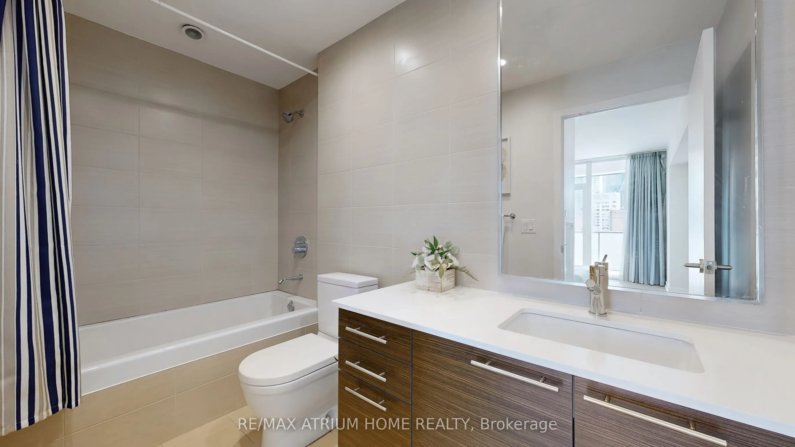 1 Market Street, #2213