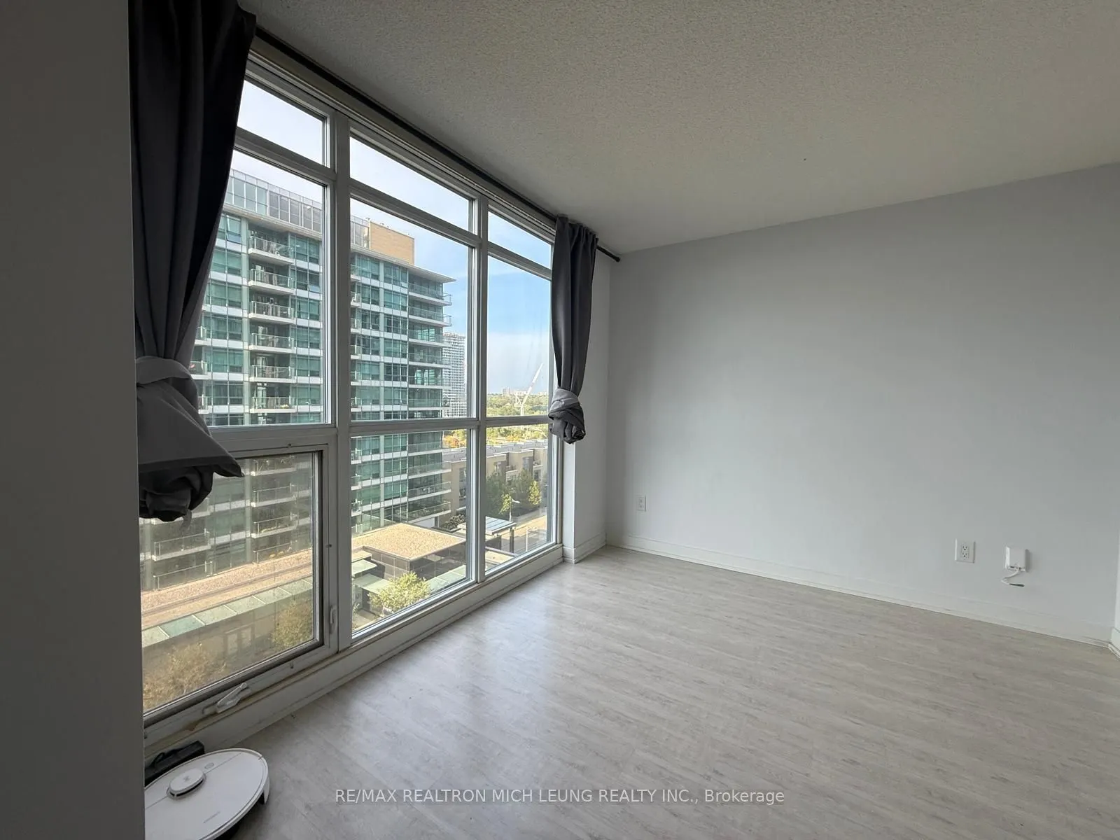19 Singer Court, #809B