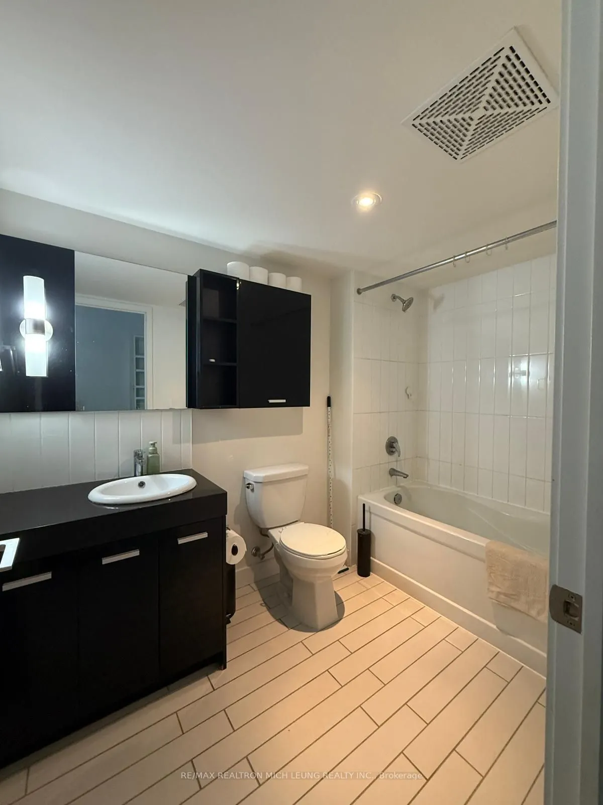 19 Singer Court, #809B