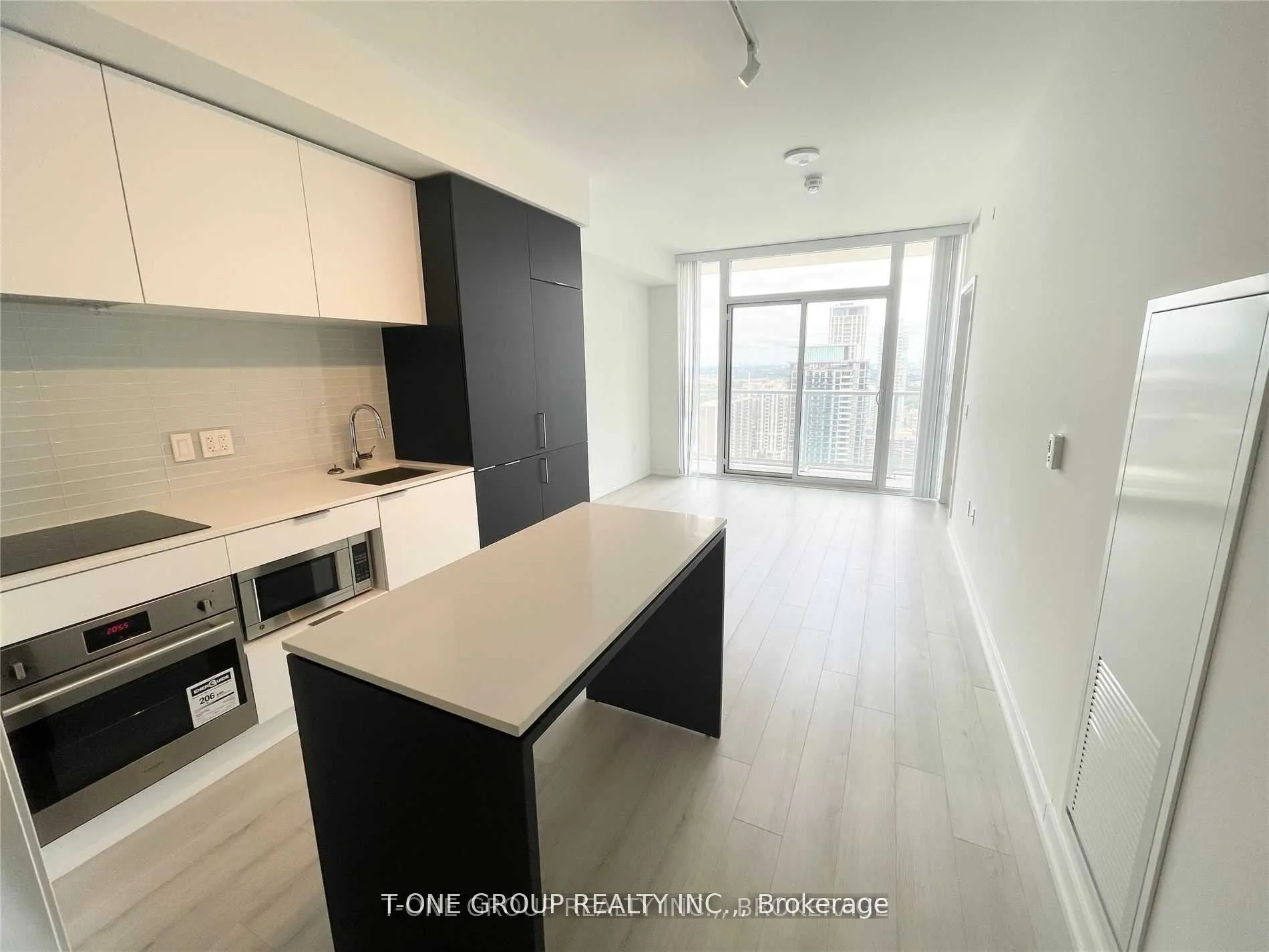 33 Helendale Avenue, #2304